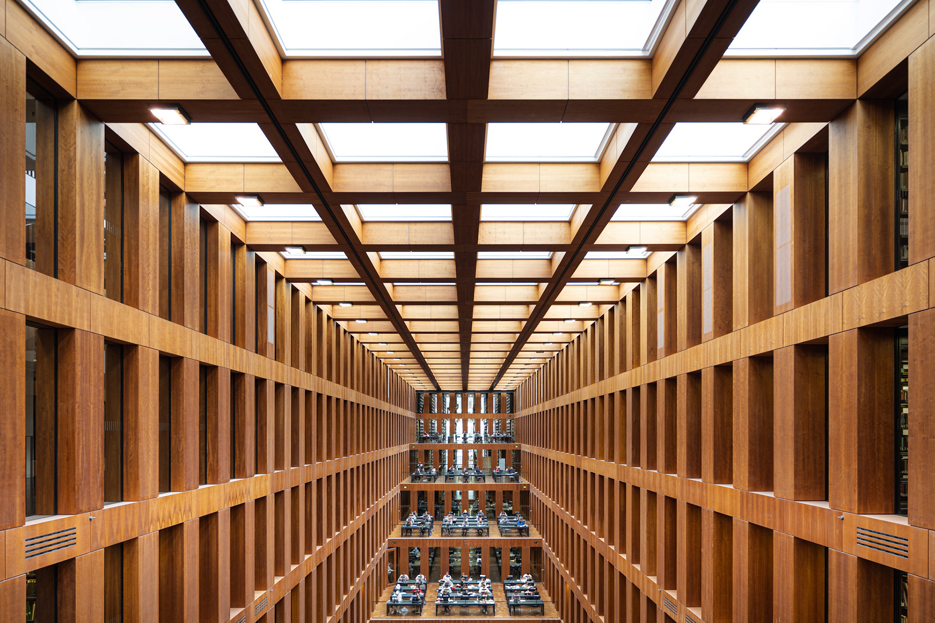 Jacob-und-Wilhelm-Grimm-Zentrum library