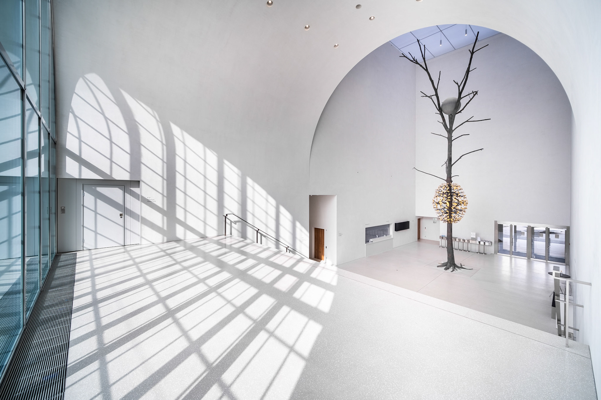 MCBA, Lausanne