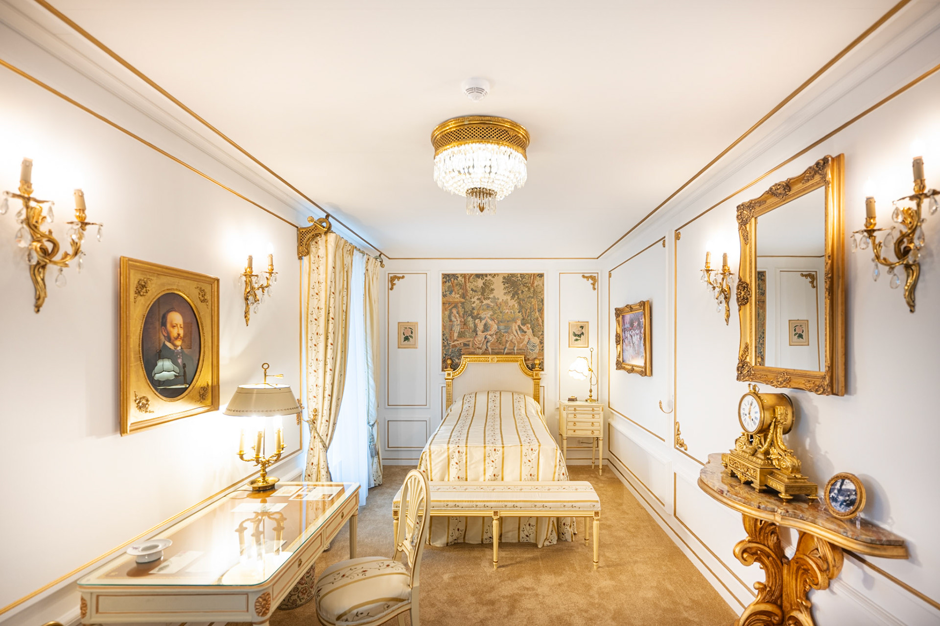 Suite M