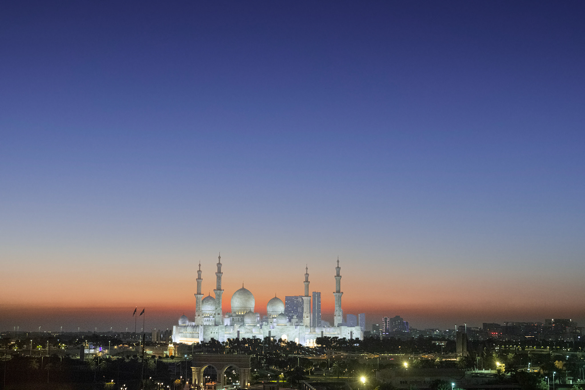 Sheikh Zayed Grand Mosque in the early evening