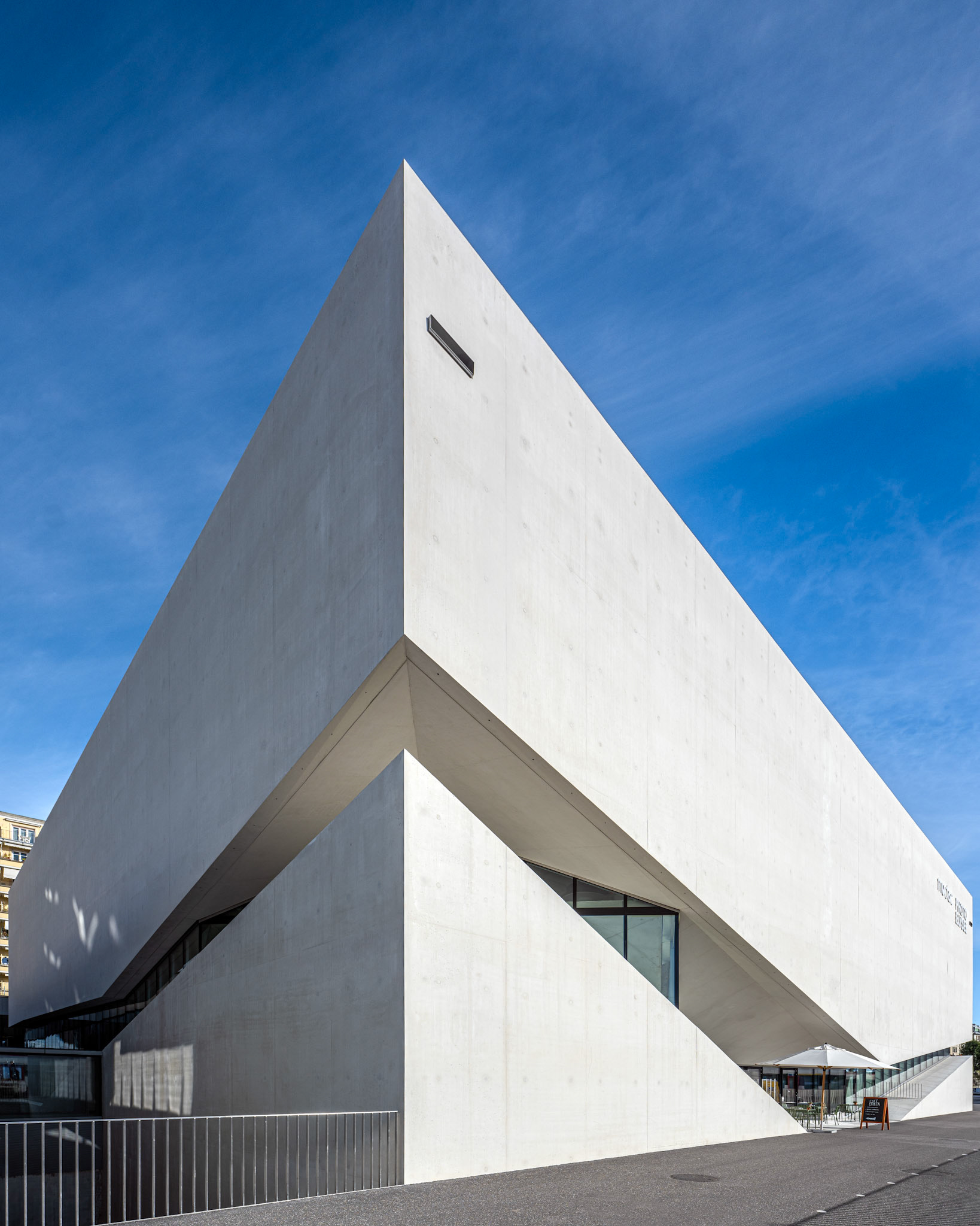 Plateforme 10 - mudac, Photo Elysée, building designed by Aires Mateus and completed in 2022
