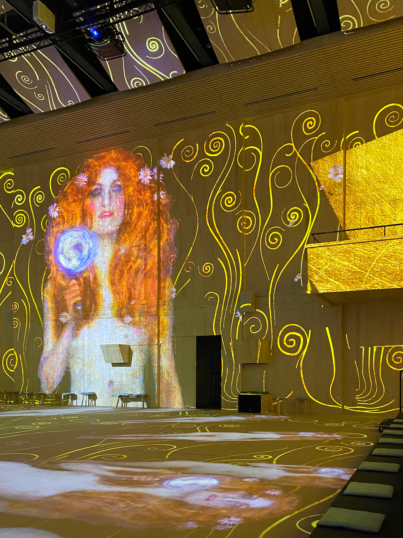 Klimt's Kuss - Spiel mit dem Feuer - photo: Annabelle Franche
