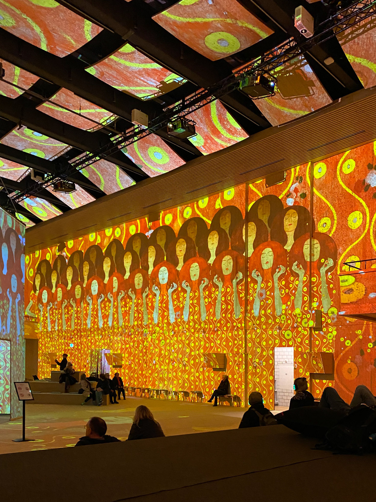 Klimt's Kuss - Spiel mit dem Feuer - photo: Annabelle Franche