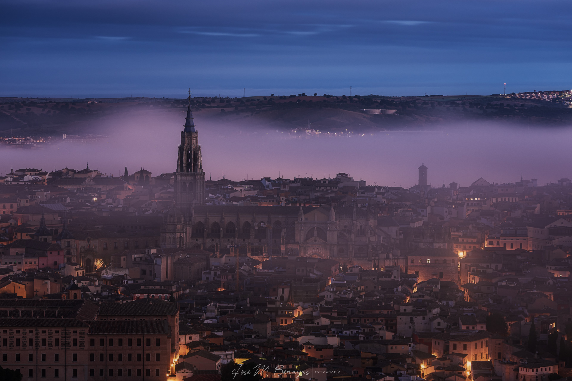 Nº14 :Catedral de Toledo entra niebla.300ppp. Toma única
