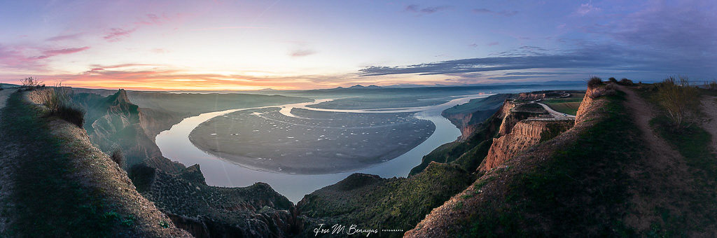 Amanecer sobre las barrancas de Burujón (Toledo)