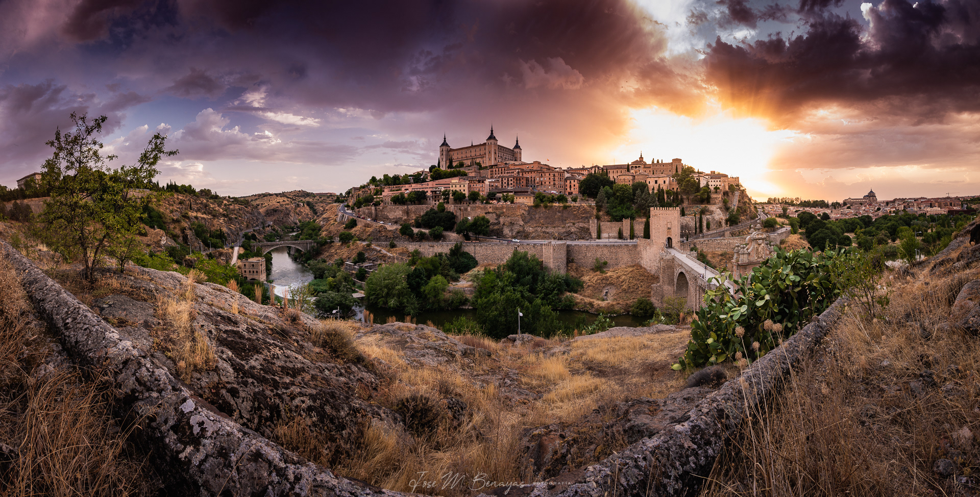 Nº5 :Atardecer sobre Toledo. 300ppp. Panorámica Grande