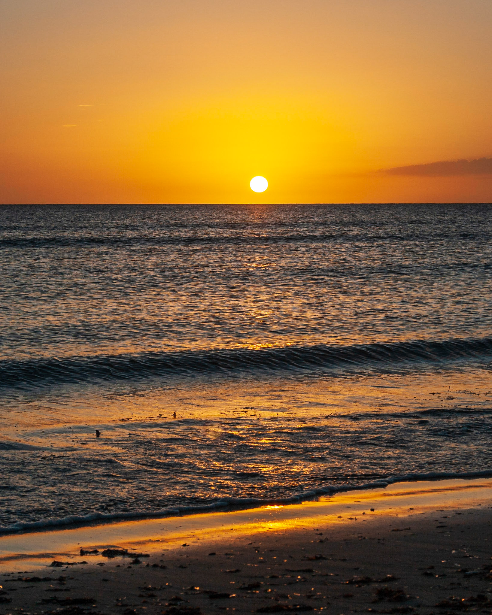 Caida del sol sobre la playa. Arroyo, Puerto Rico.