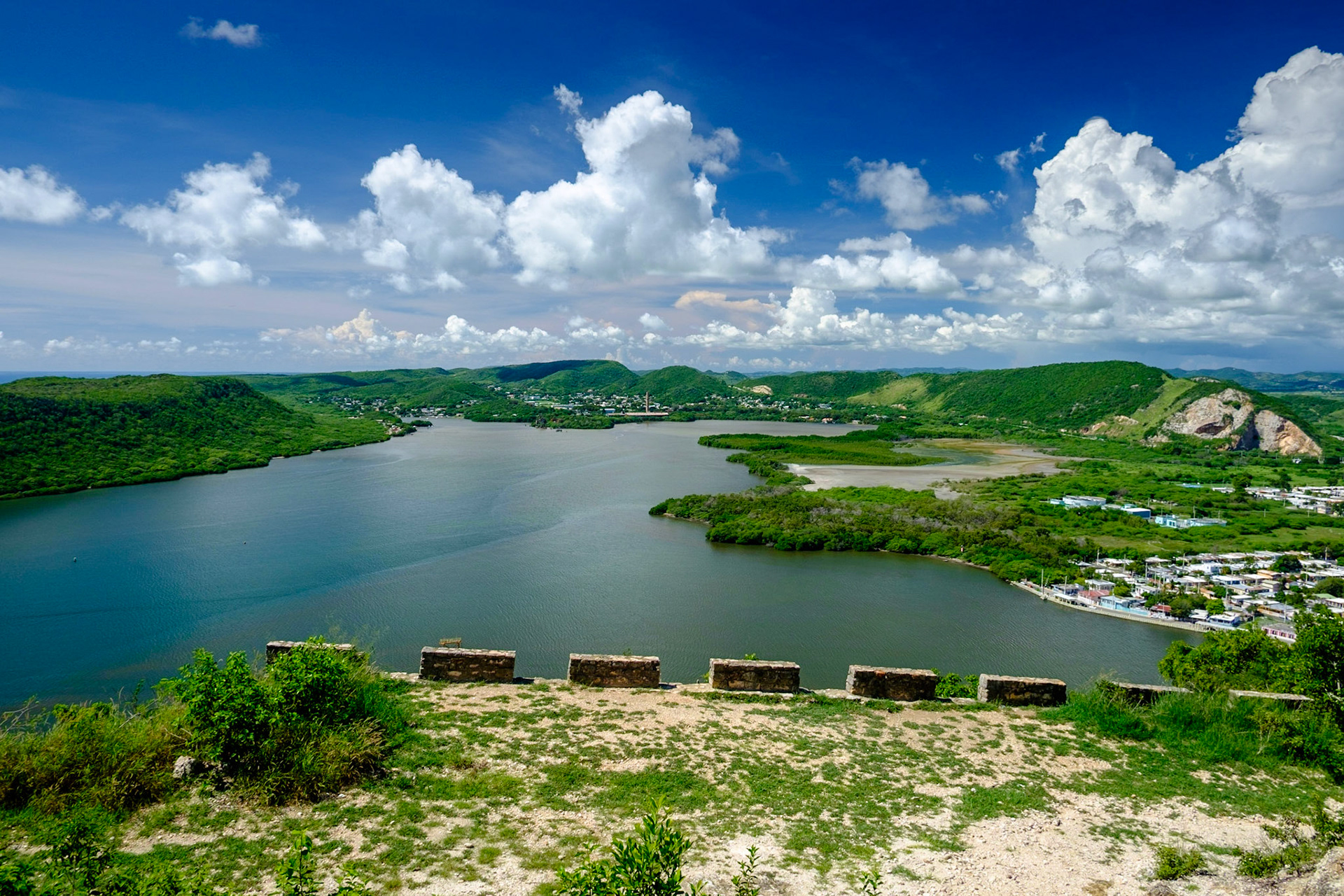 Vista panorámica de la bahía. Guánica, PR.
