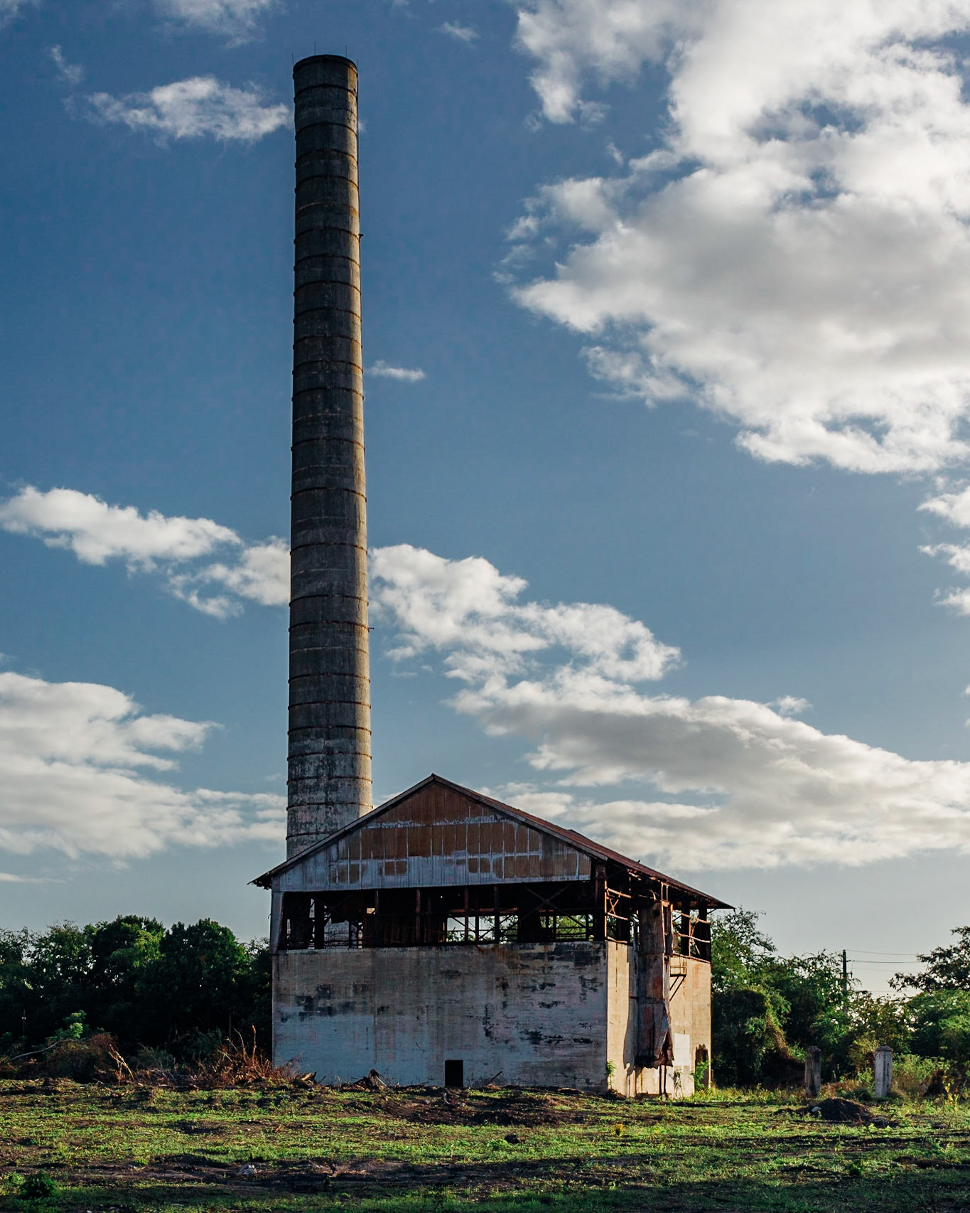 Ruinas de la antigua central azucarera Cortada. Santa Isabel, PR.