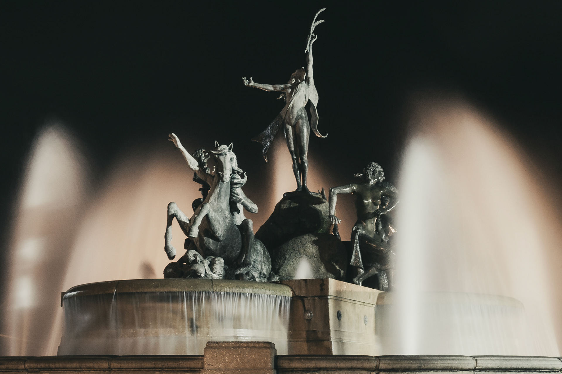 Vista frontal de la fuente del Paseo de la Princesa.