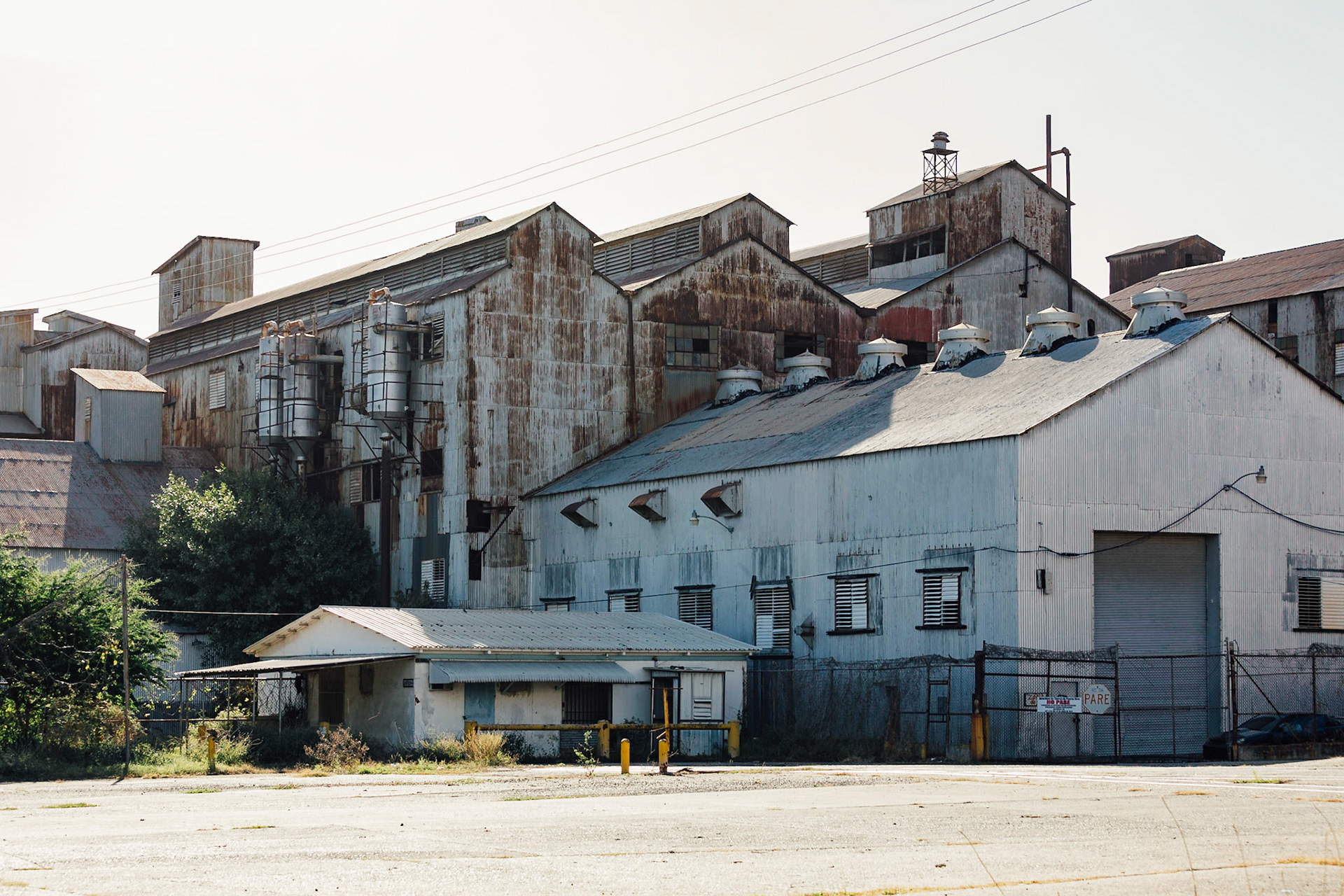 Edificios principales de la antigua central azucarera Mercedita. Ponce, PR.