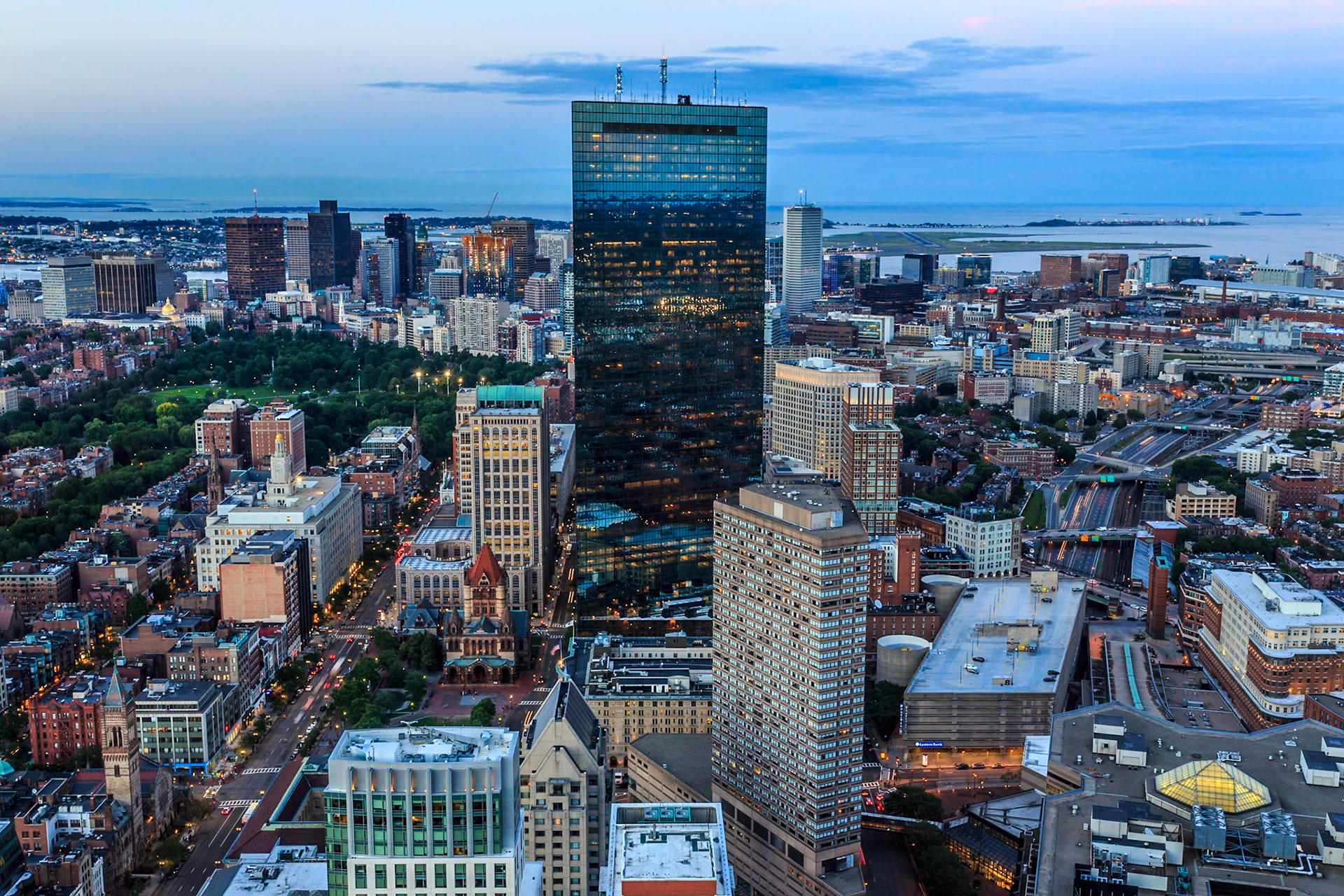 Atardecer sobre la ciudad de Boston, MA.