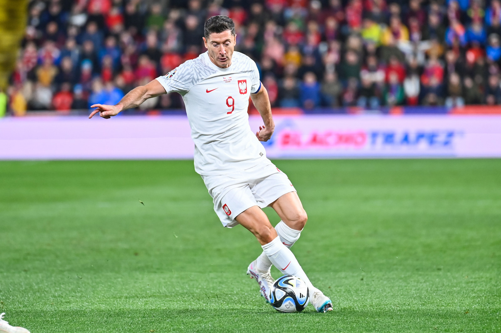 Eliminacje Euro 2024: Czechy - Polska 3:1. N/z Robert Lewandowski