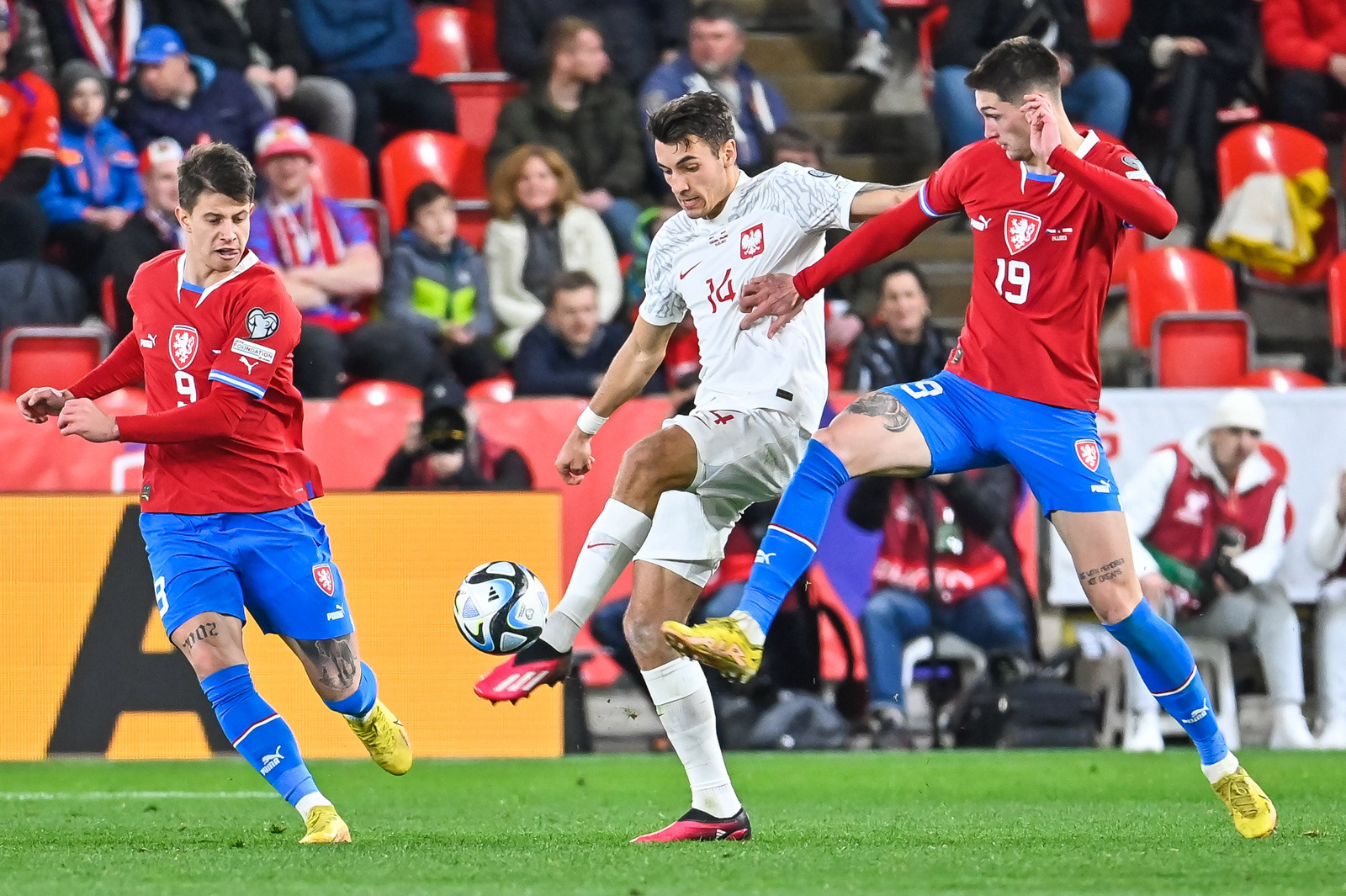 Eliminacje Euro 2024: Czechy - Polska 3:1. N/z Jakub Kiwior