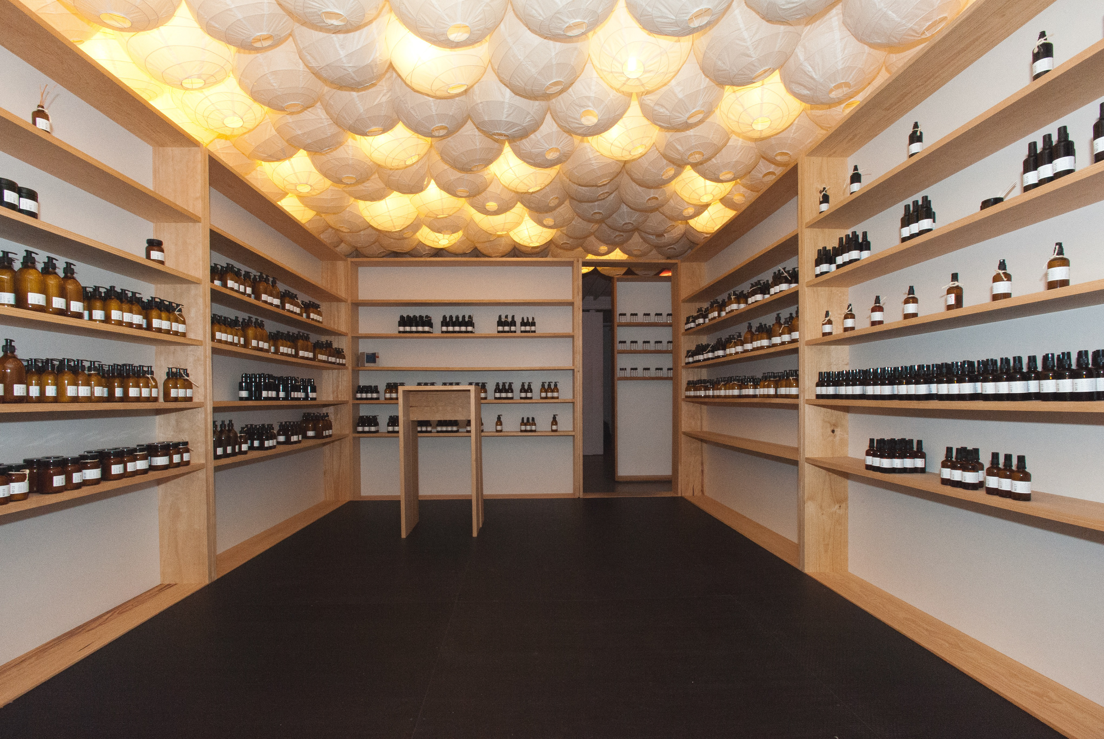 Nugi Fragrances Leiden