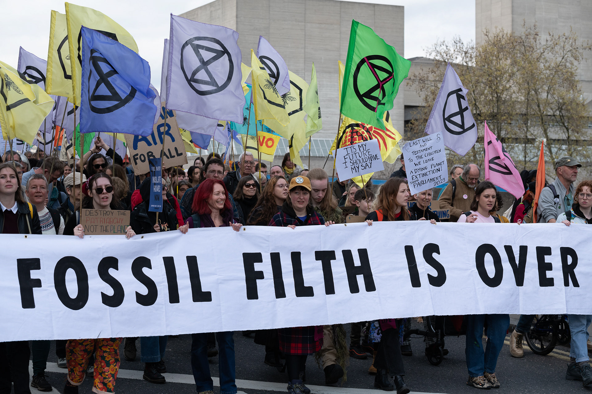 Fossil Filth Is Over banner © Ron Fassbender