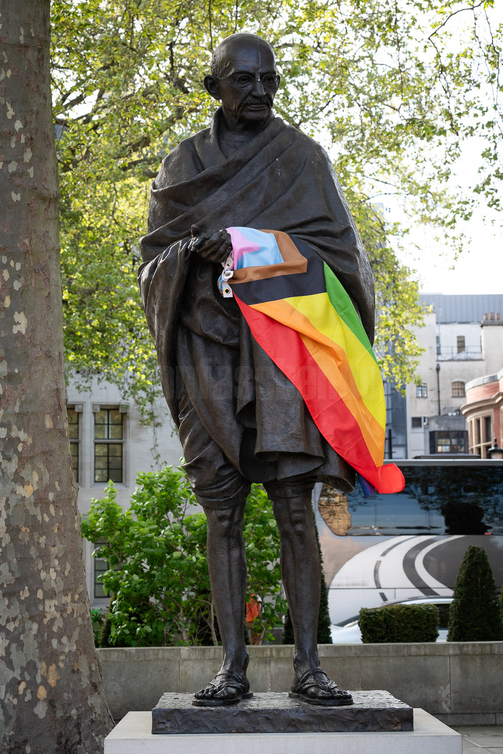 Statue of Mahatma Ghandi with LGBTQI flag © Ron Fassbender