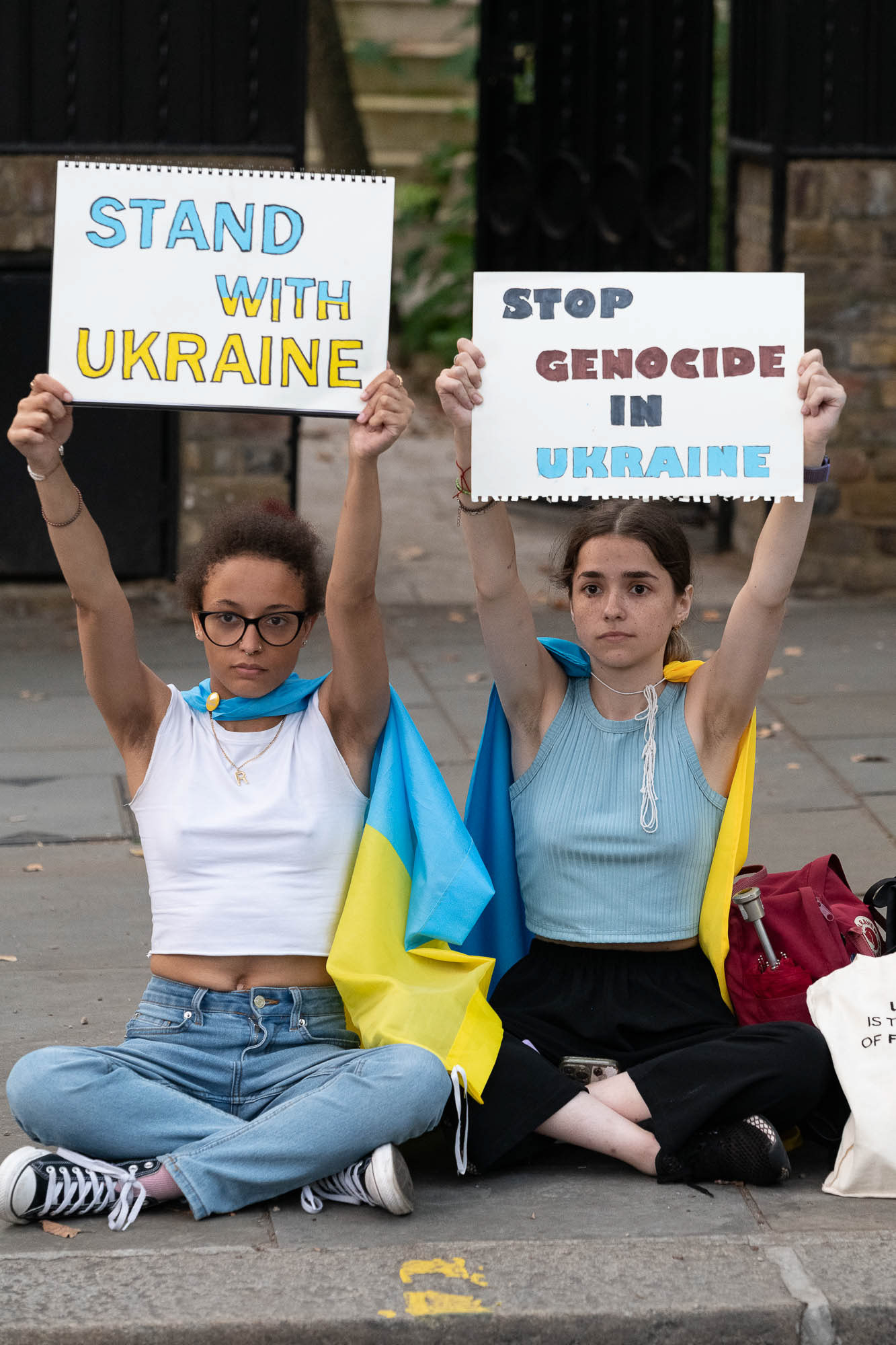 Two women hold placards at Ukraine's Independence day rally in London. © Ron Fassbender