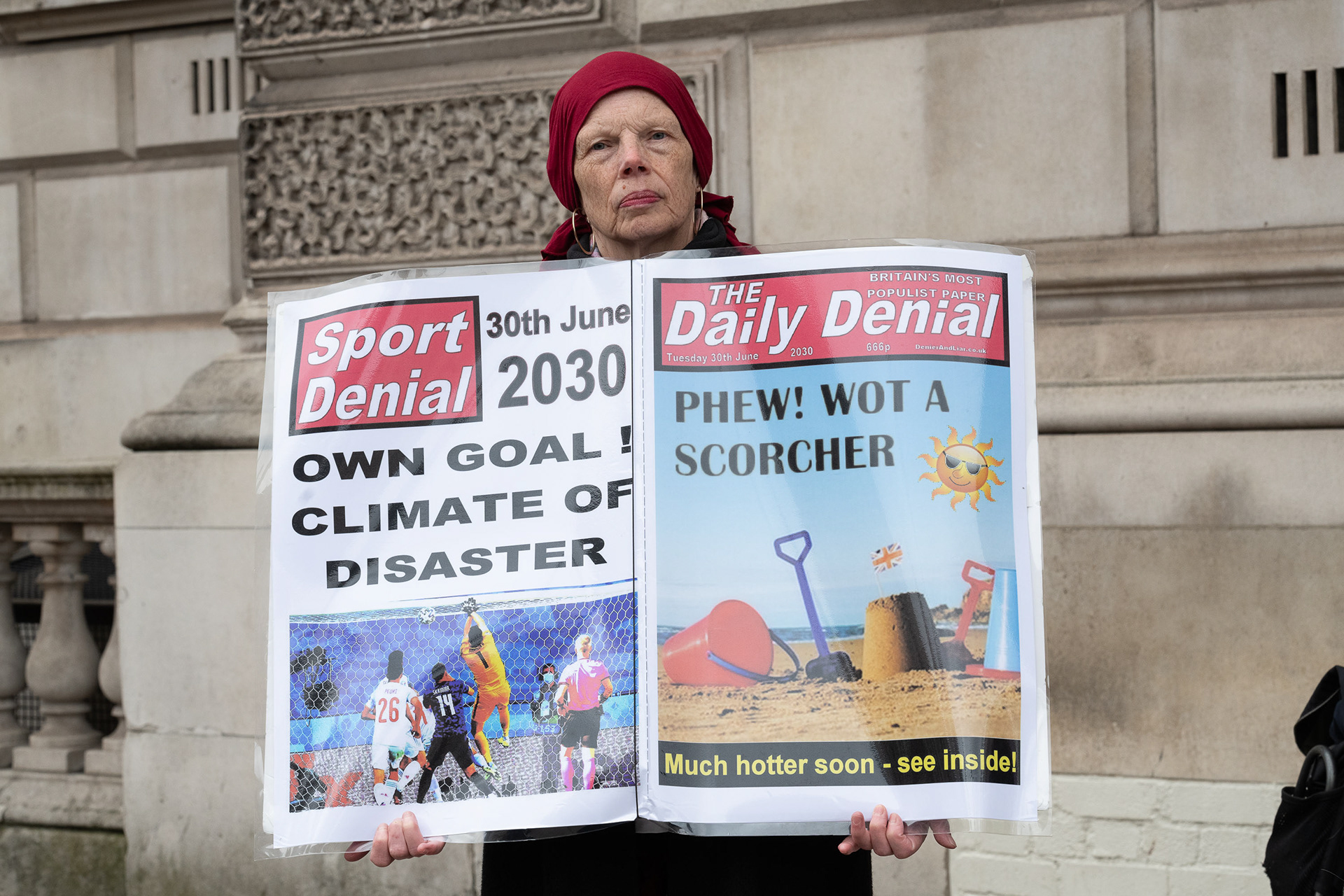 Spoof newspapers © Ron Fassbender