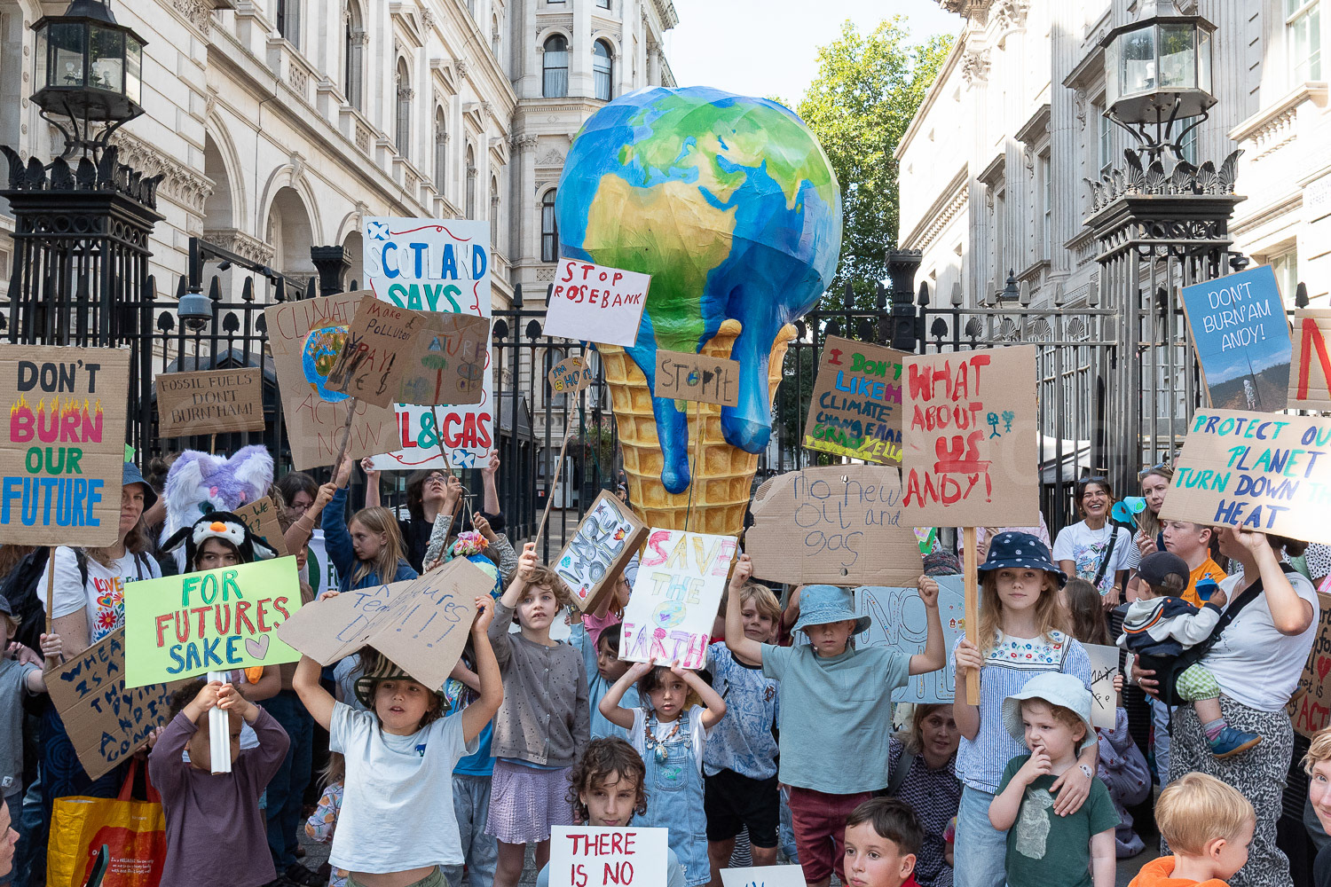 Mothers Rise Up Whitehall climate protest © Ron Fassbender