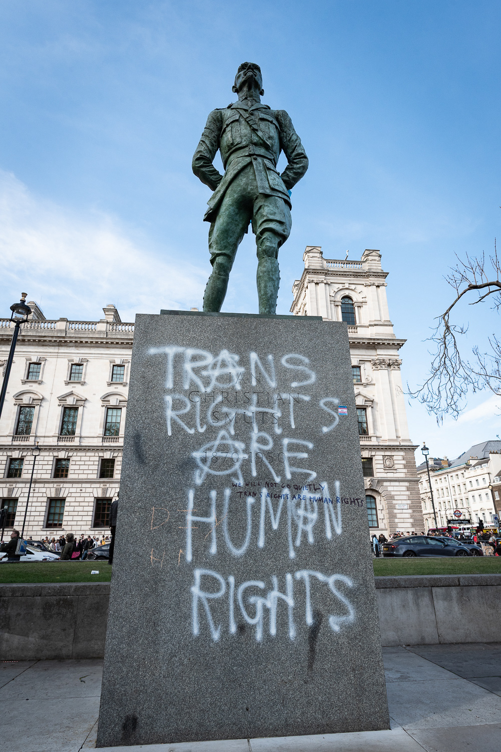 Statue of Afrikaner Jan Smuts defaced © Ron Fassbender