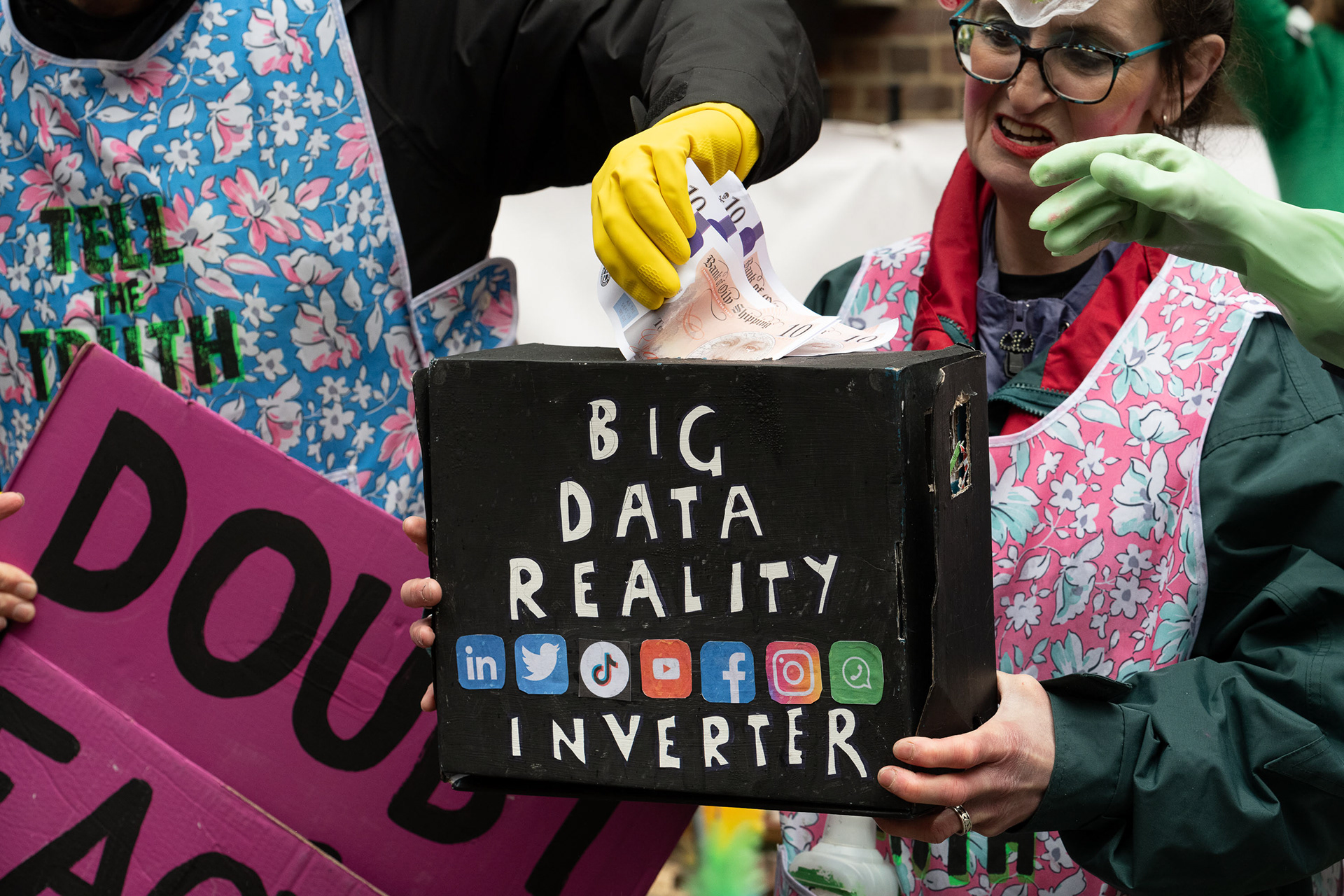 Dirty Scrubbers at Tufton Street © Ron Fassbender