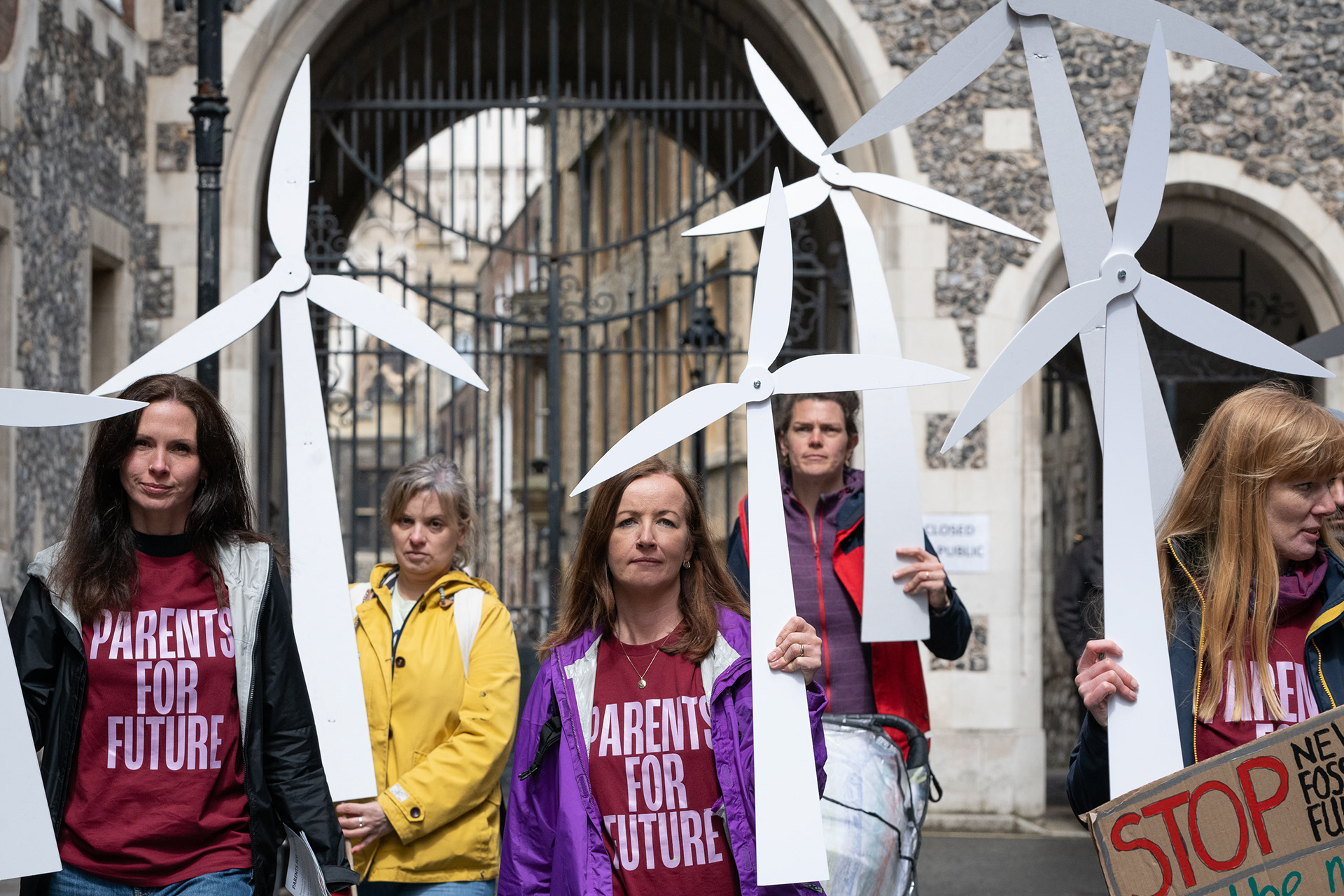 Parents For Future with wind turbines © Ron Fassbender