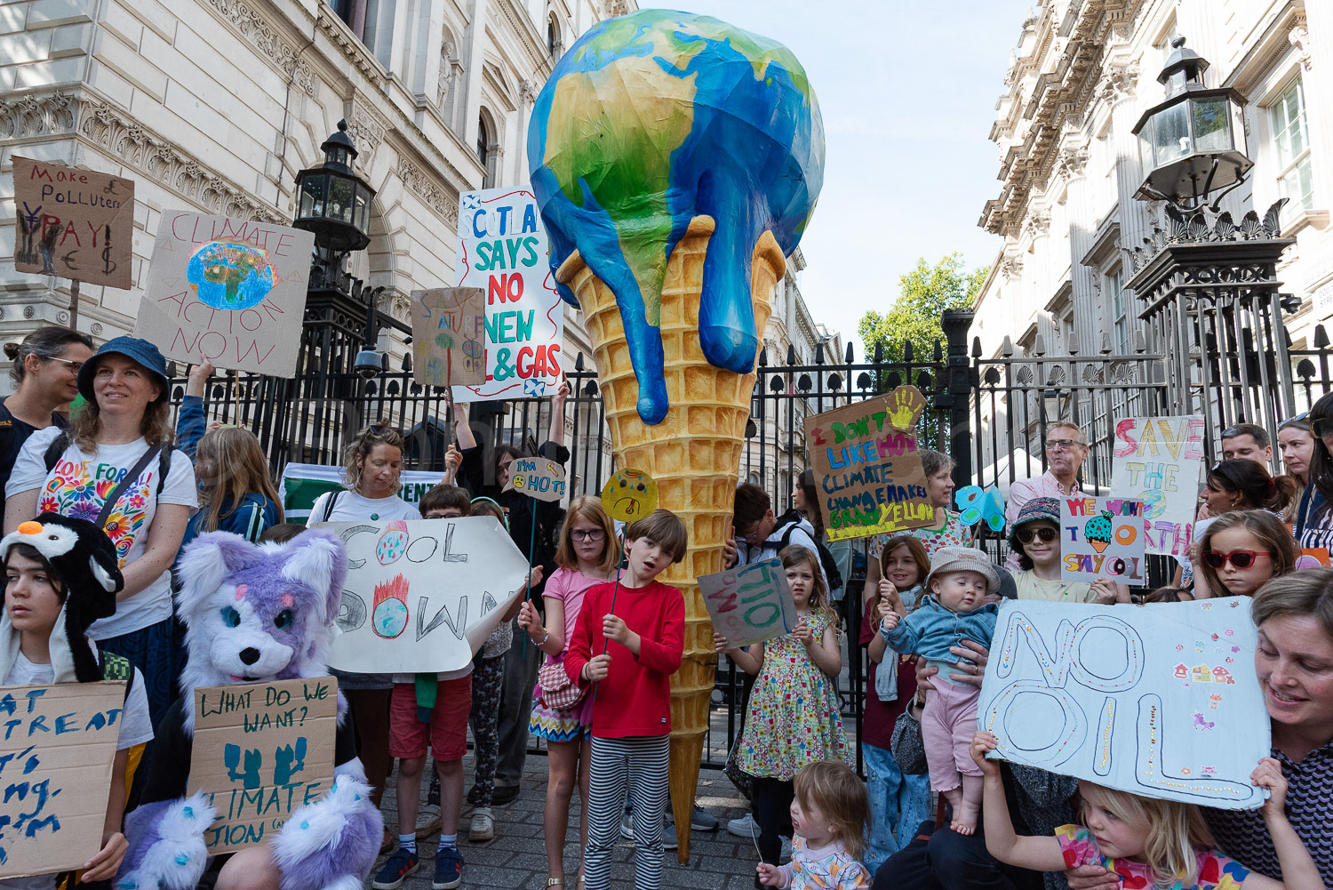 Mothers Rise Up Whitehall climate protest © Ron Fassbender