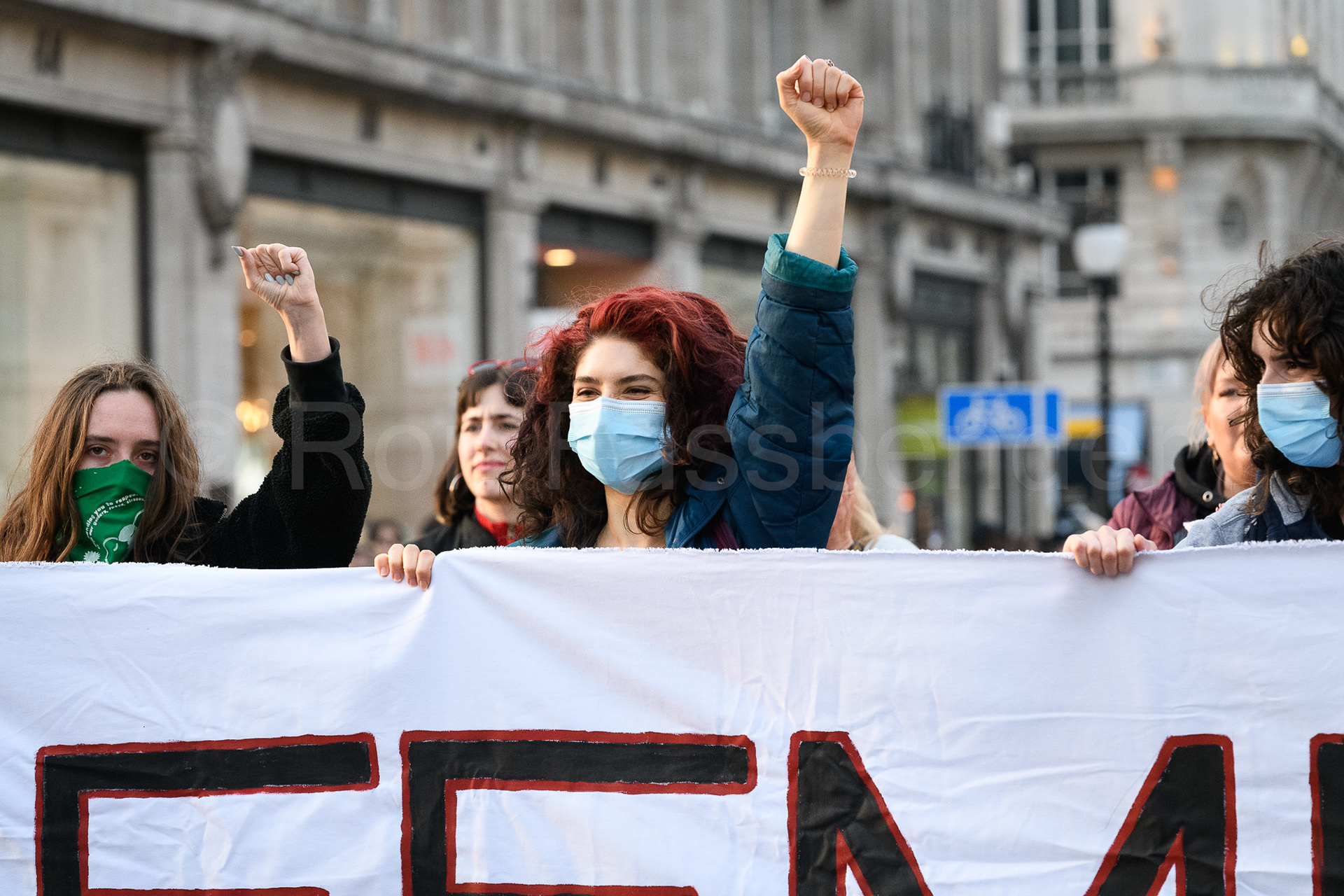 Feminist Strike in Oxford Circus © Ron Fassbender