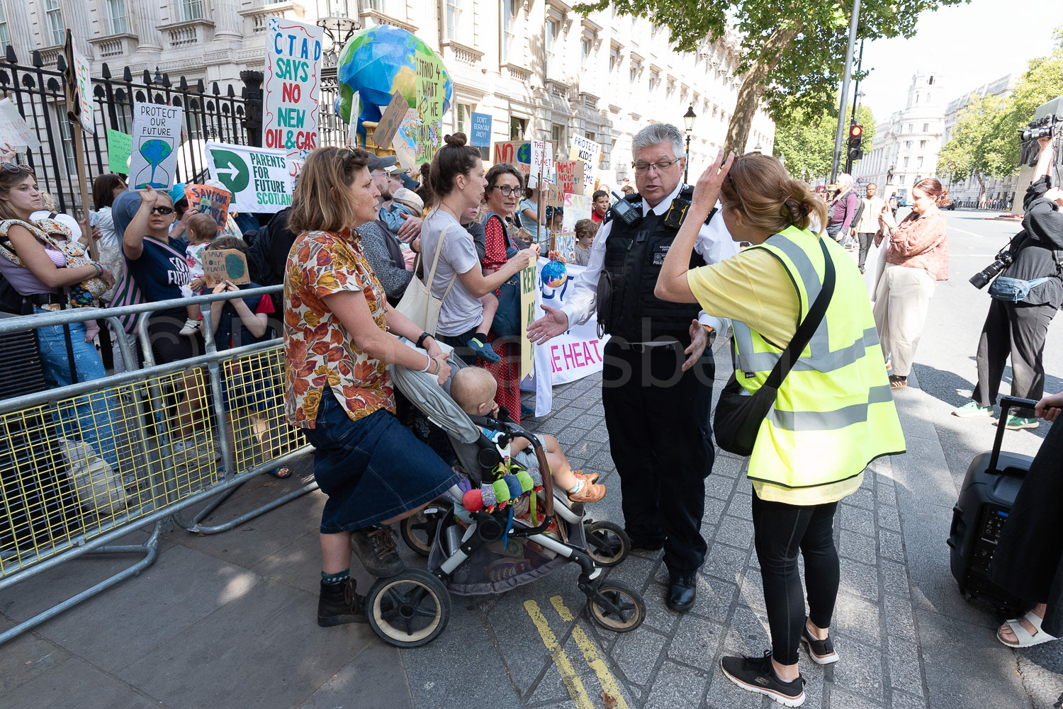 Mothers Rise Up Whitehall climate protest © Ron Fassbender
