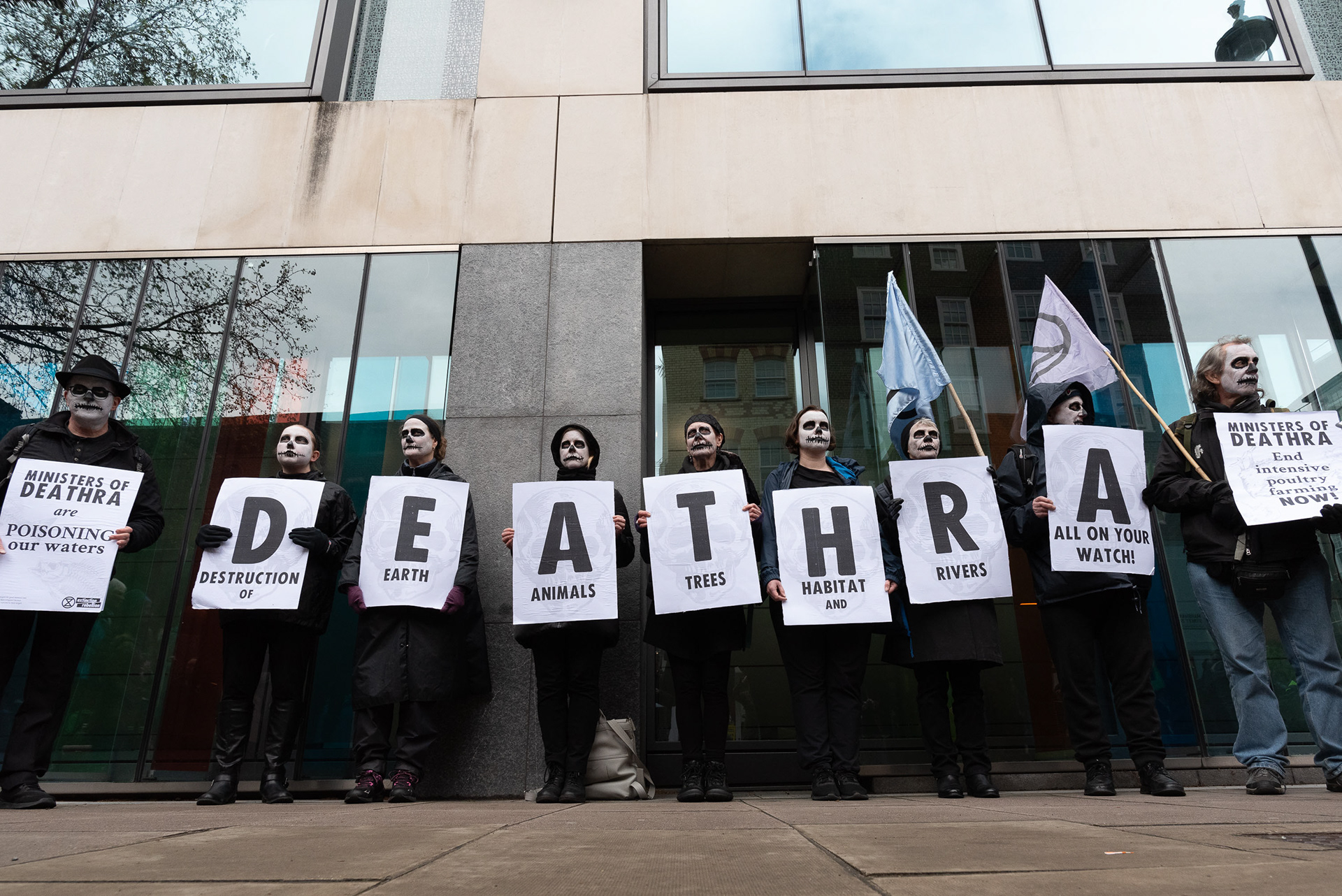 DEATHRA outside the offices of Defra © Ron Fassbender