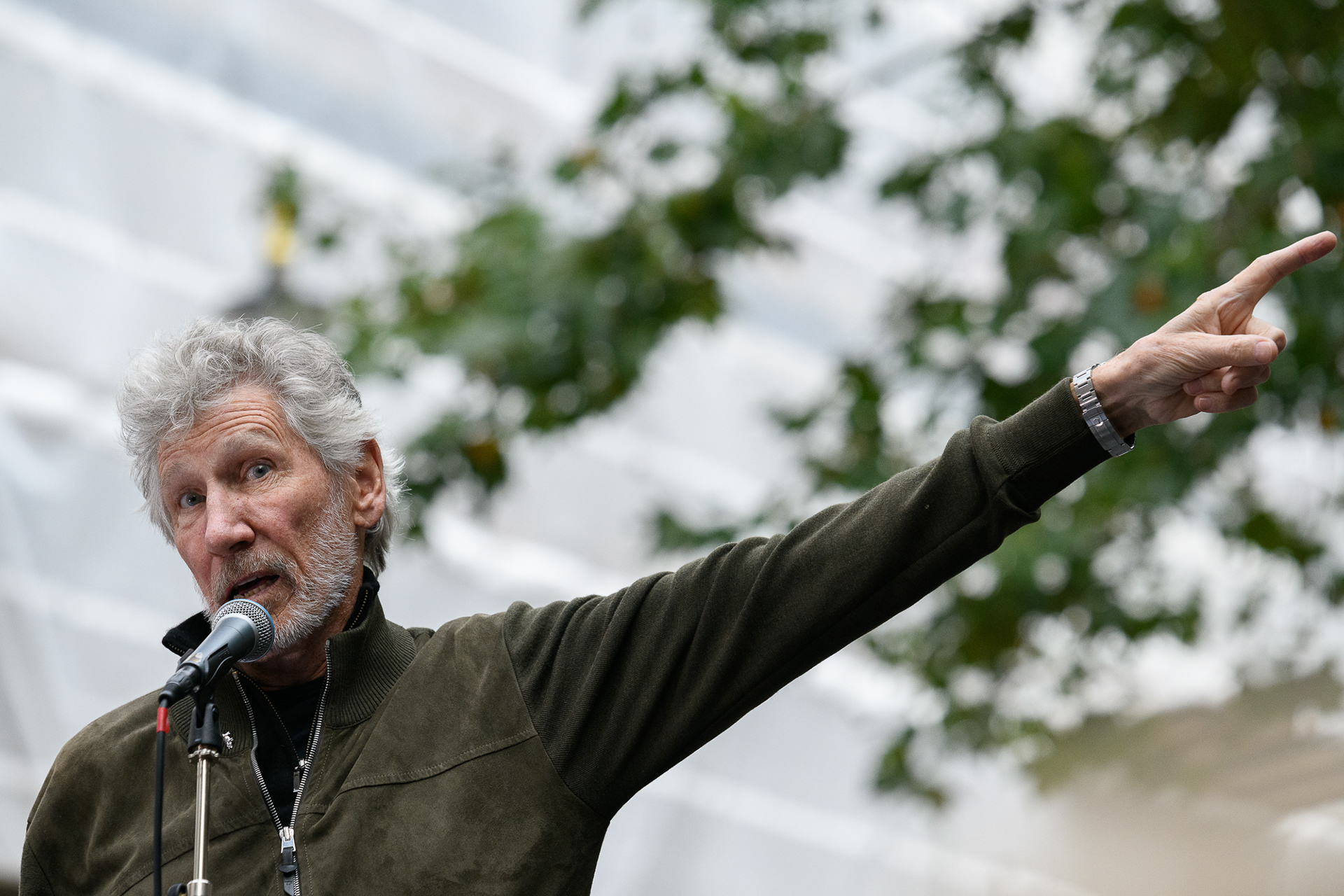 Pink Floyd co-founder, musician and composer Roger Waters points an accusing finger at the Home Office during a rally calling for the release of Wikileaks founder Julian Assange.  © Ron Fassbender