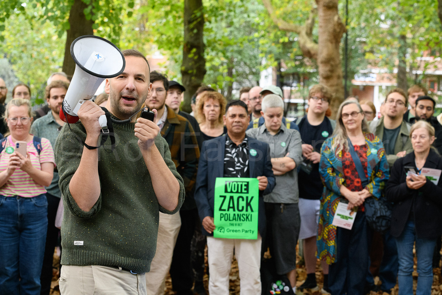 Zack Polanski addresses supporters © Ron Fassbender