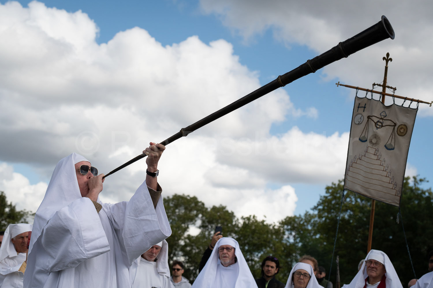 The British Order of Druids conduct their Autumn Equinox ceremony on Primrose Hill, London. © Ron Fassbender