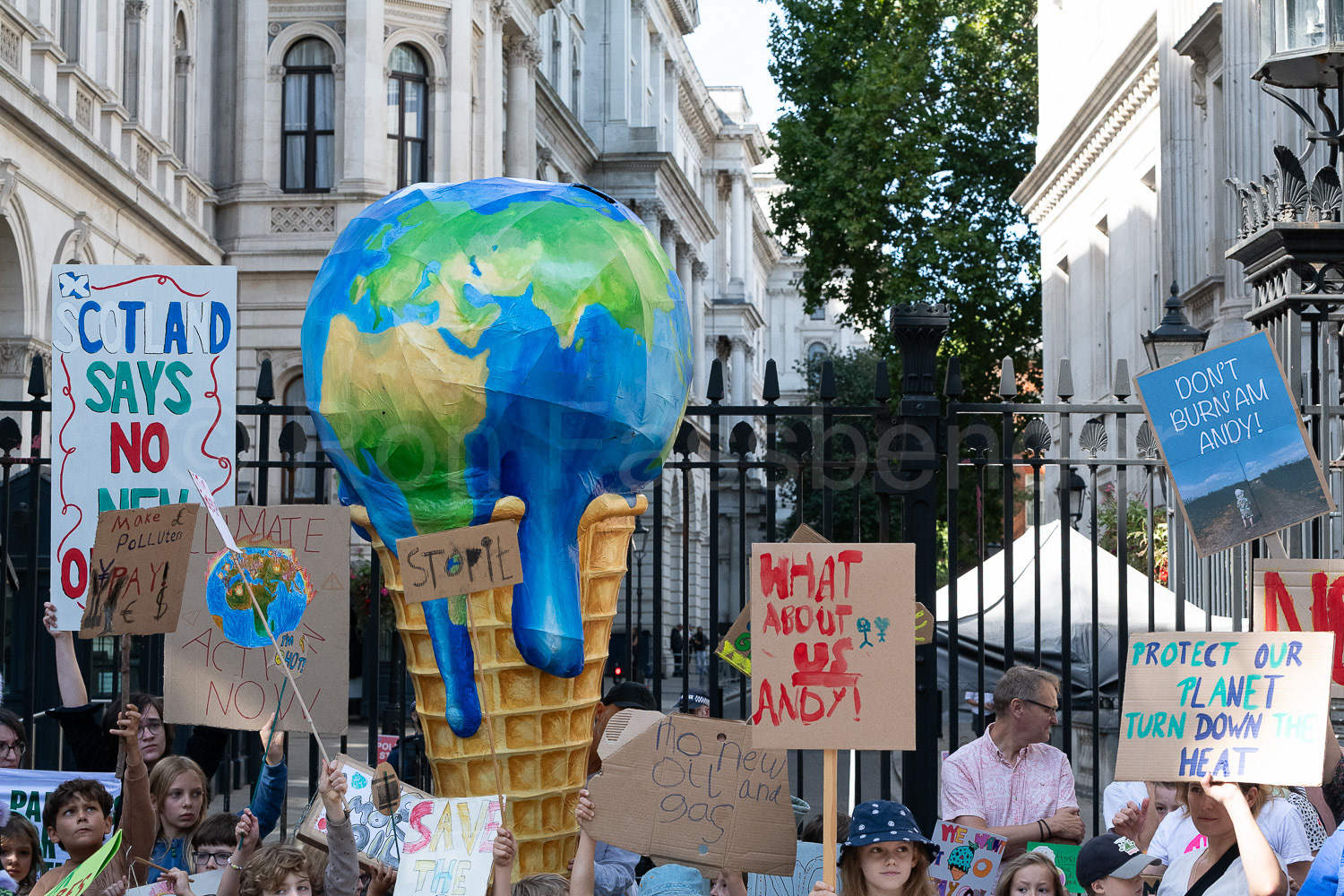 Mothers Rise Up Whitehall climate protest © Ron Fassbender