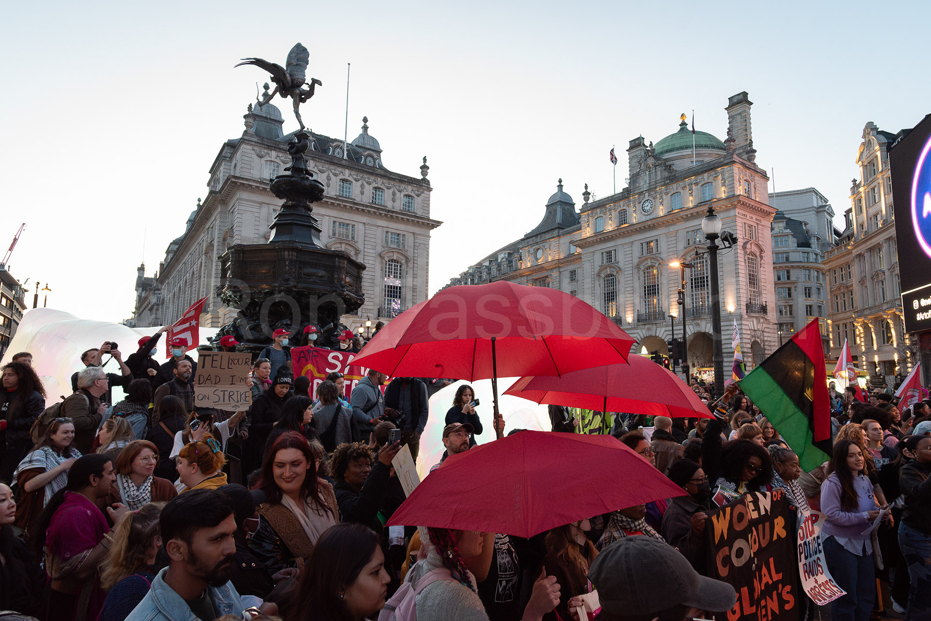 Feminist Strike in Piccadilly Circus © Ron Fassbender