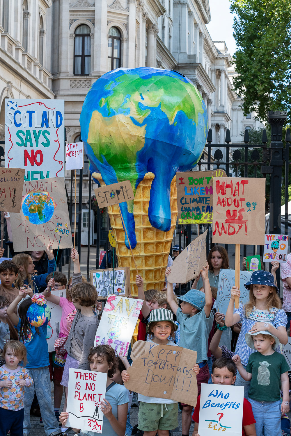 Mothers Rise Up Whitehall climate protest © Ron Fassbender