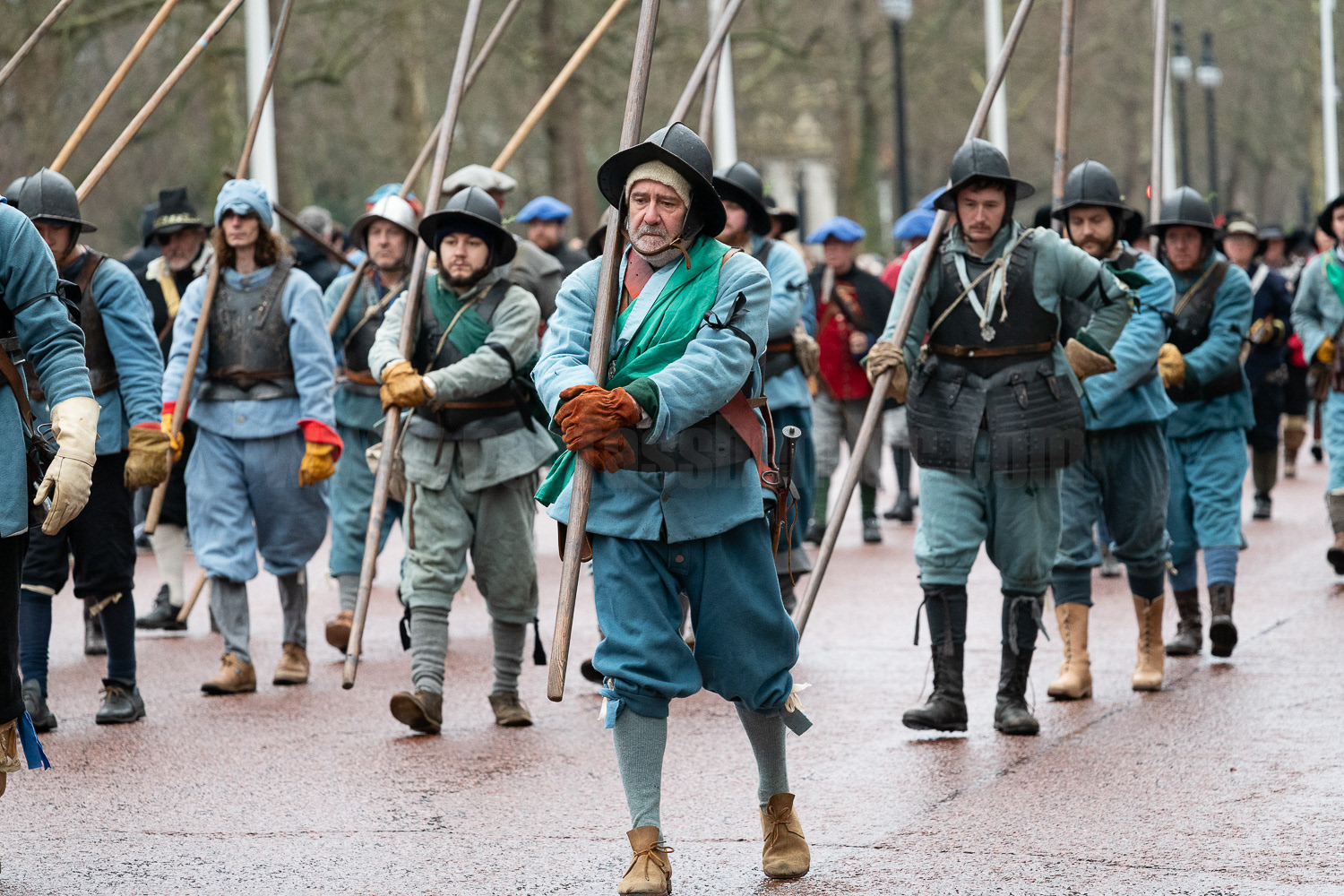 Pikemen march down The Mall © Ron Fassbender
