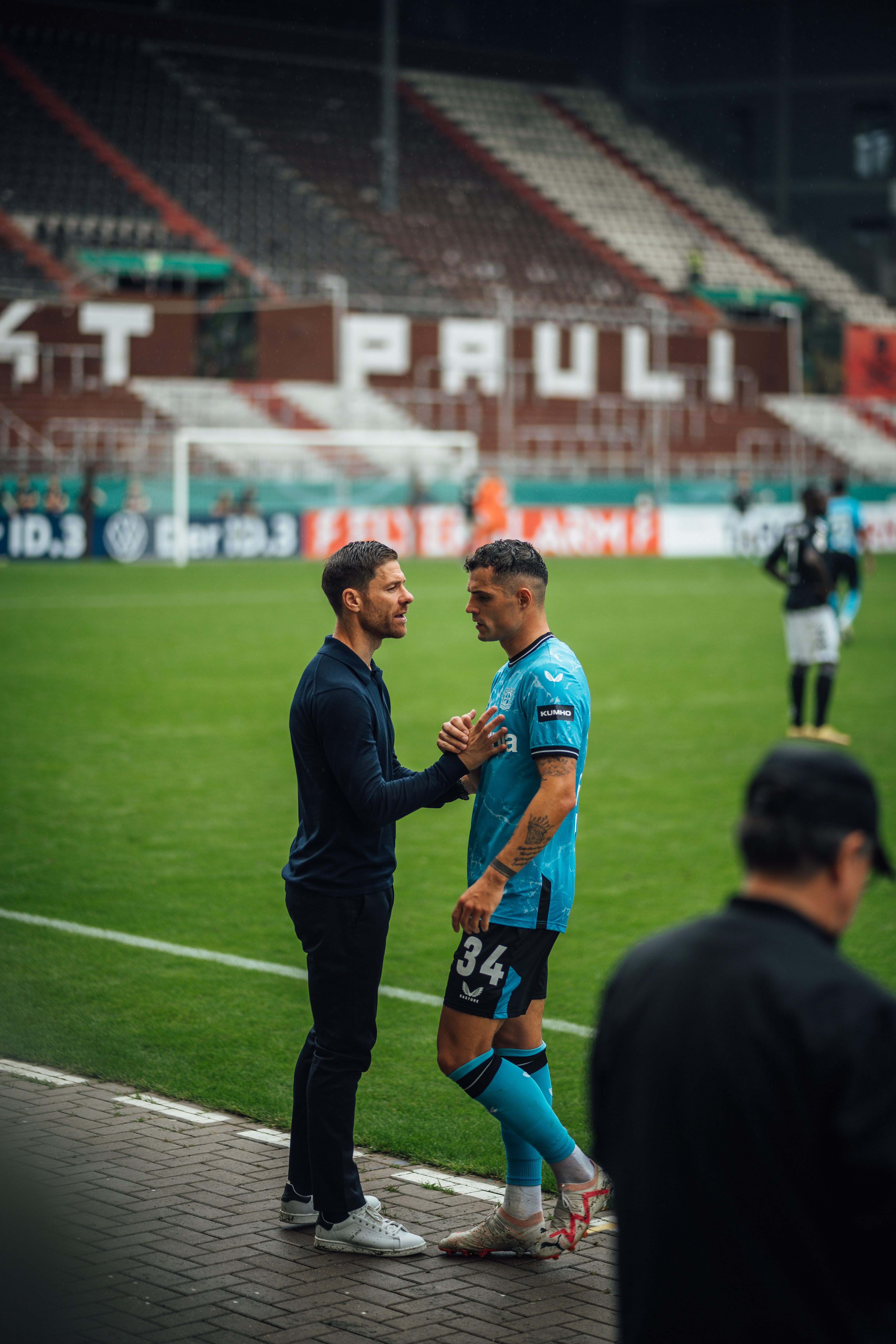 Bayer Leverkusen vs Teutonia Ottensen - Xabi Alonso & Granit Xhaka