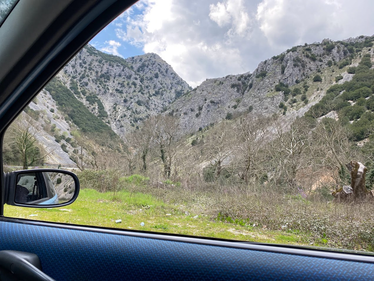 Η διαδρομή προς τη λίμνη.