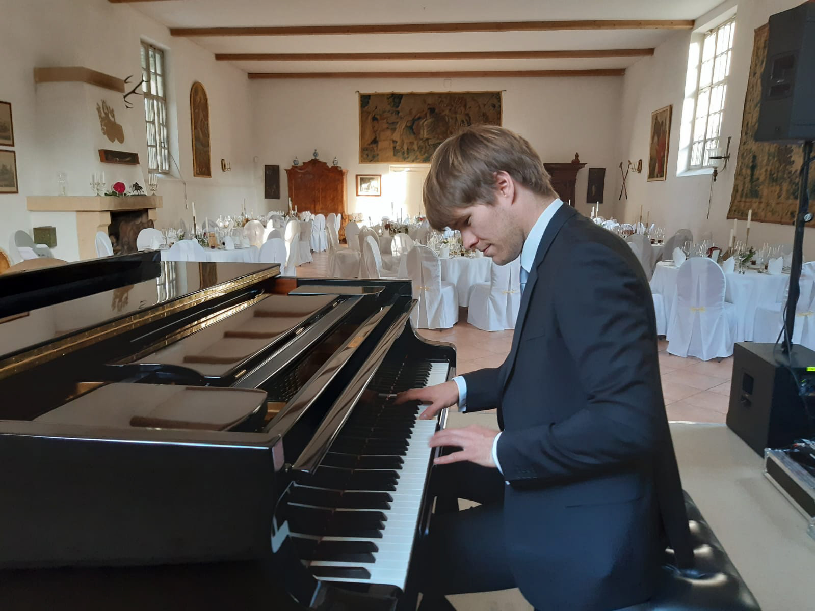 Andreas am Klavier, Hochzeit in Augsburg