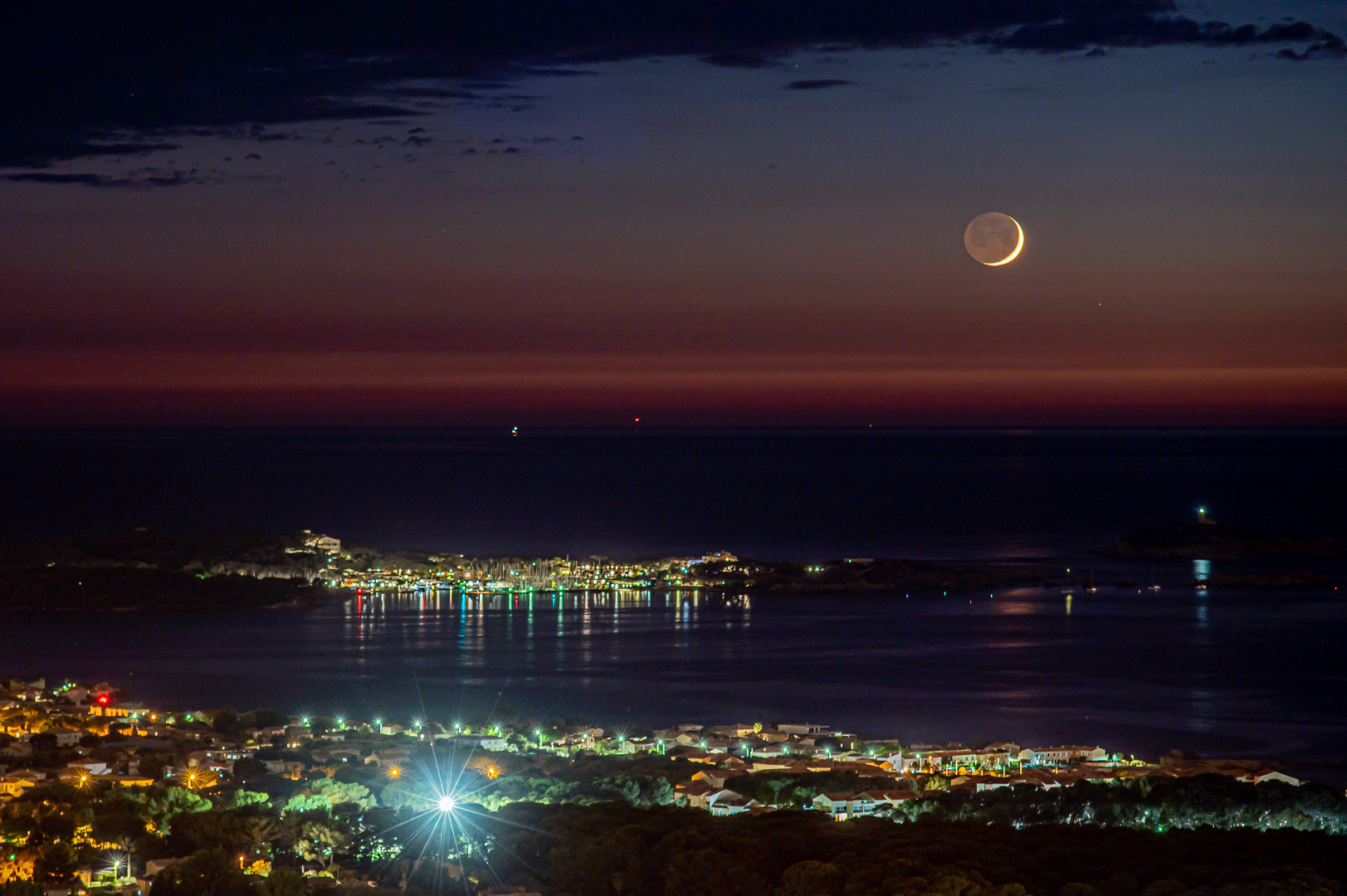 Croissant de lune depuis le fort de Six-Fours