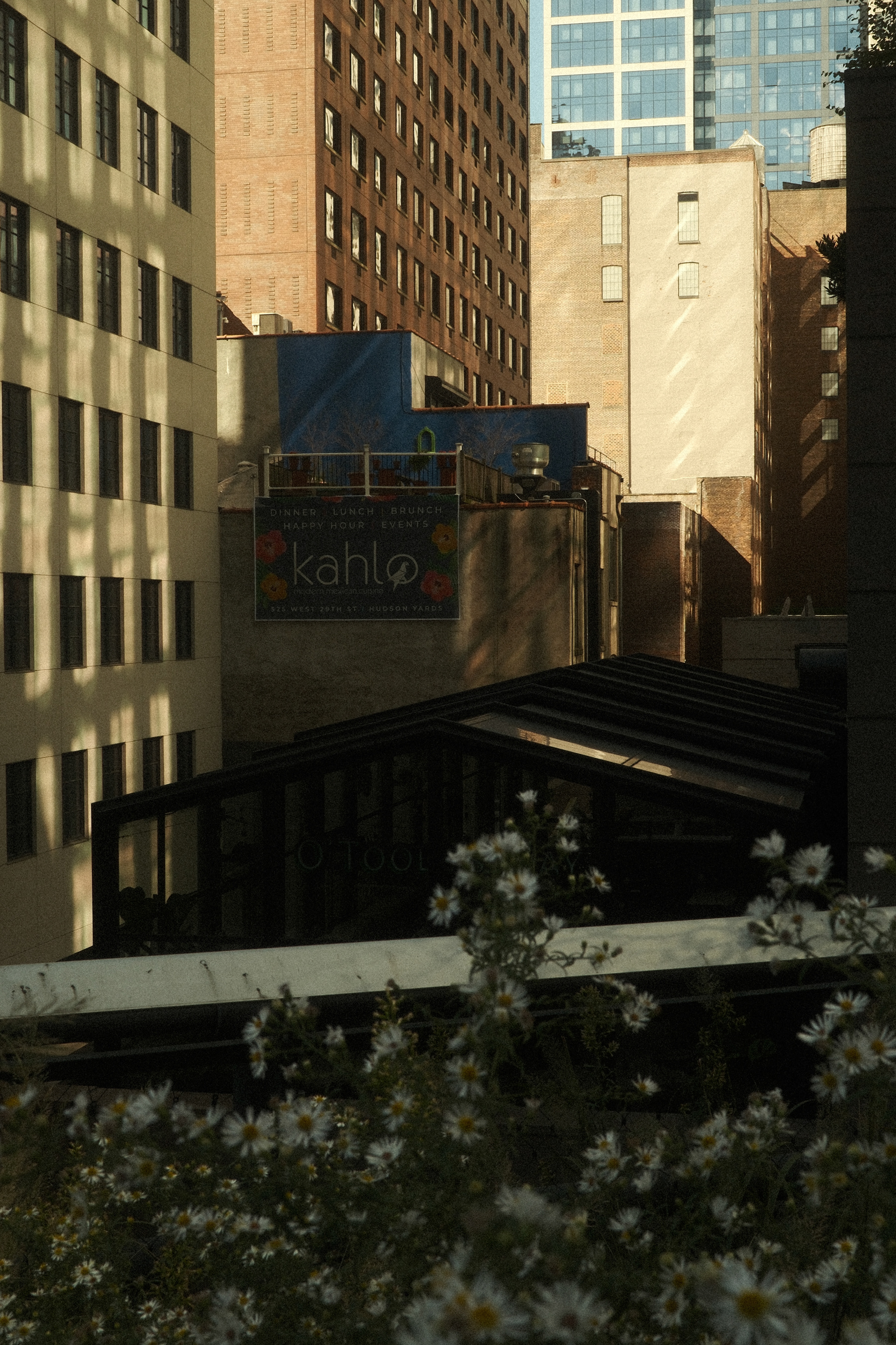 "NYC" in Vintage Color by Ritchie Roesch