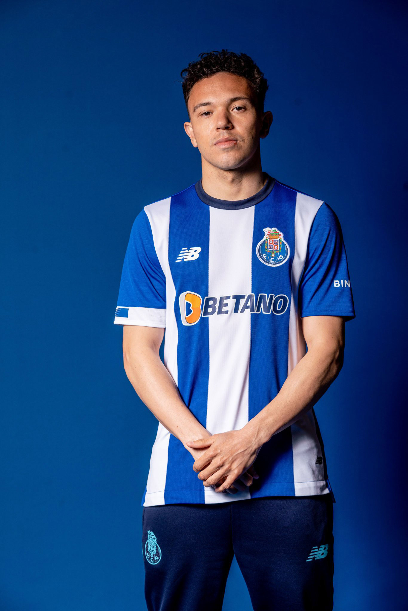 Pepê in the original 2023-24 New Balance shirt