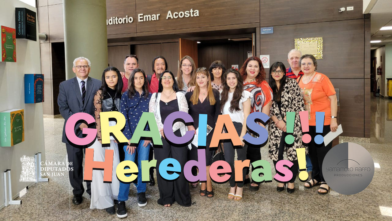 El equipo de producción de HEREDERAS frente a la Sala Emar Acosta del Anexo de la Legislatura de la provincia de San Juan, en el día de su primera proyección y presentación al público..