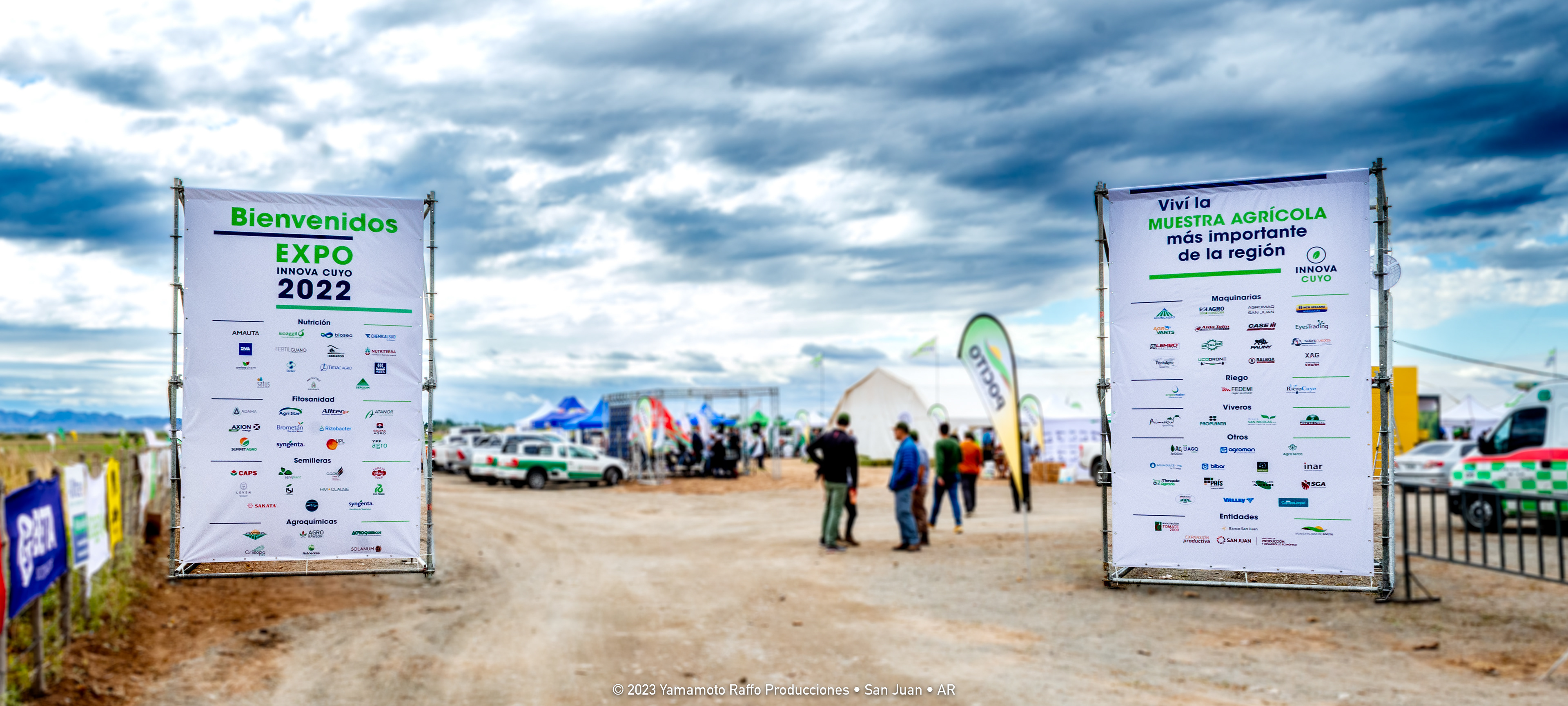 Portal de Entrada a la EXPO INNOVA CUYO 2022. Ploteos diseño de gigantografías para exteriores.