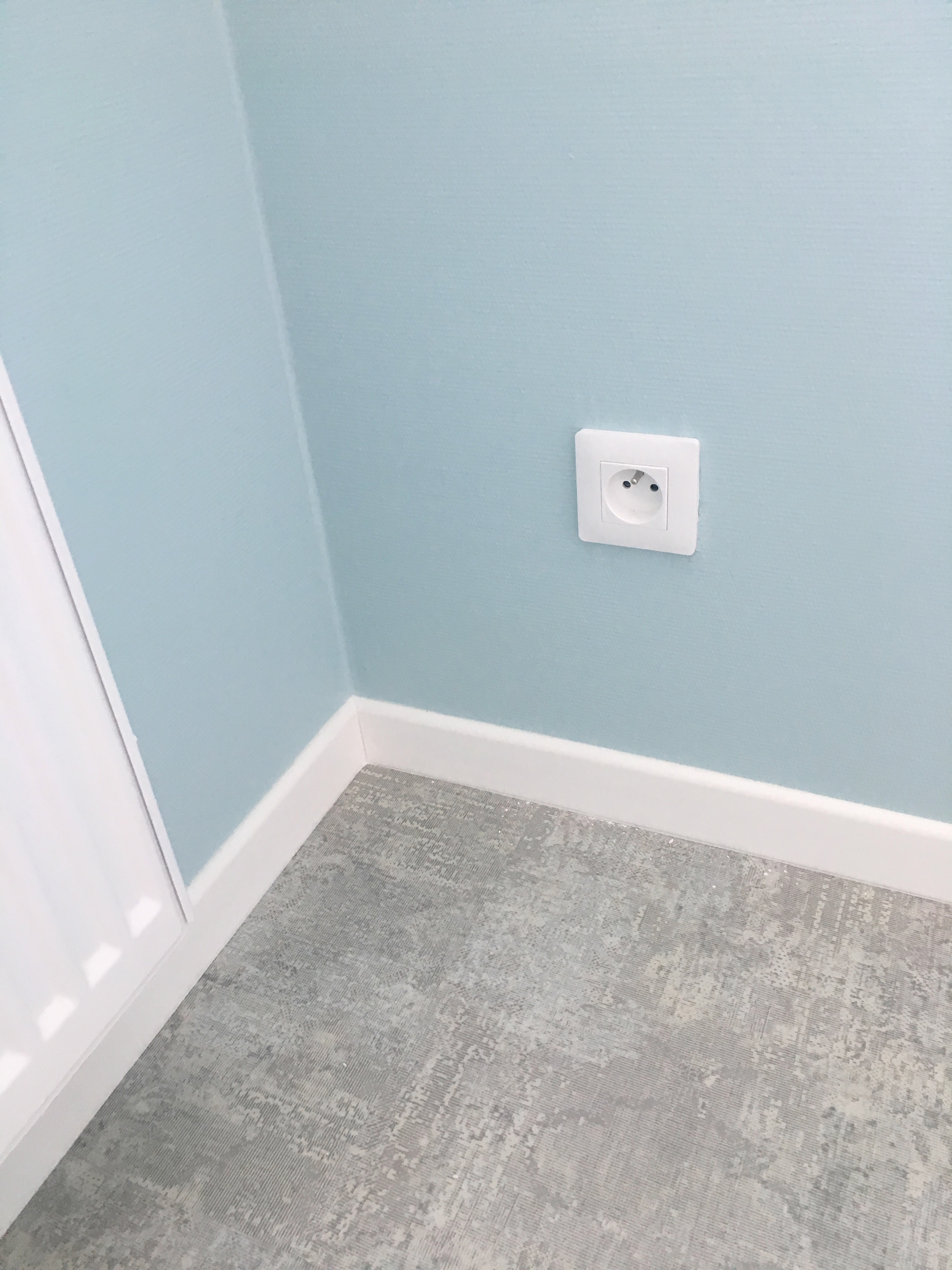 Sol Carpet White Grey / Murs vert Myrthe CH1 0144