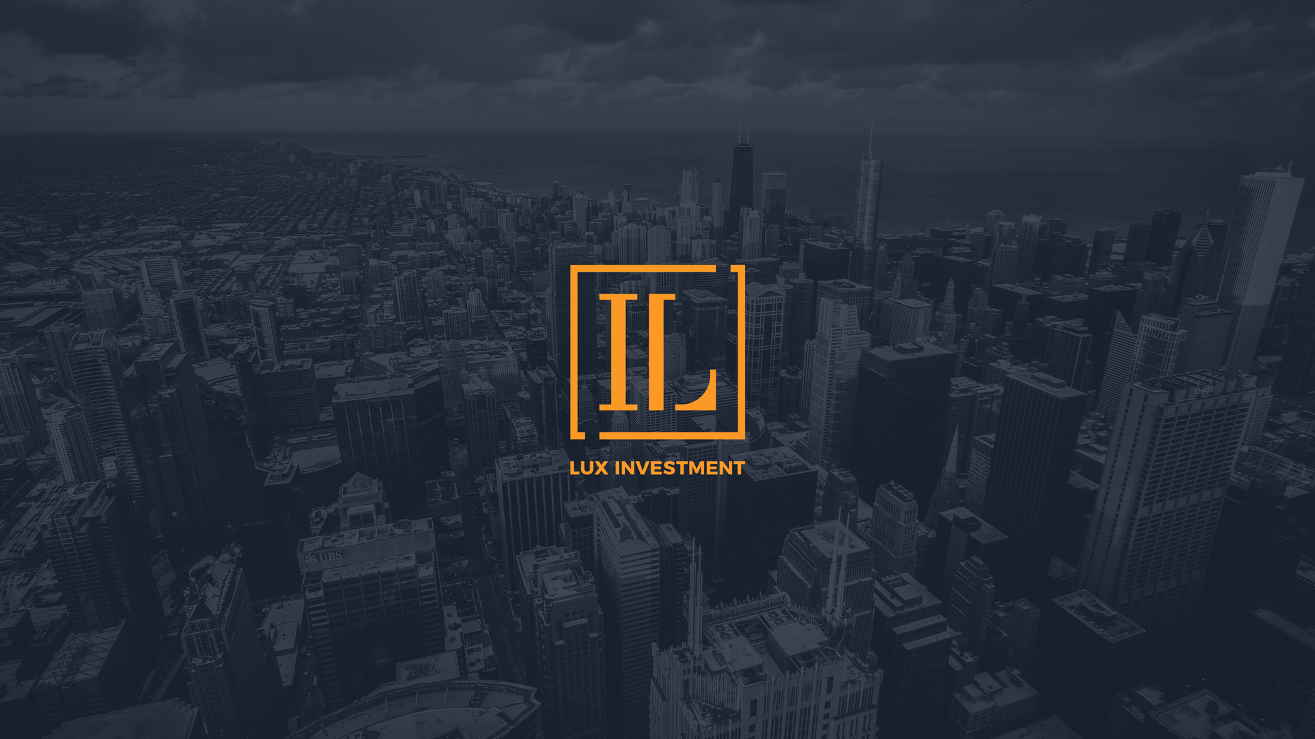 Projekt logo dla firmy Lux Investment, identyfikacja wizualna dla branży nieruchomości, creepart.