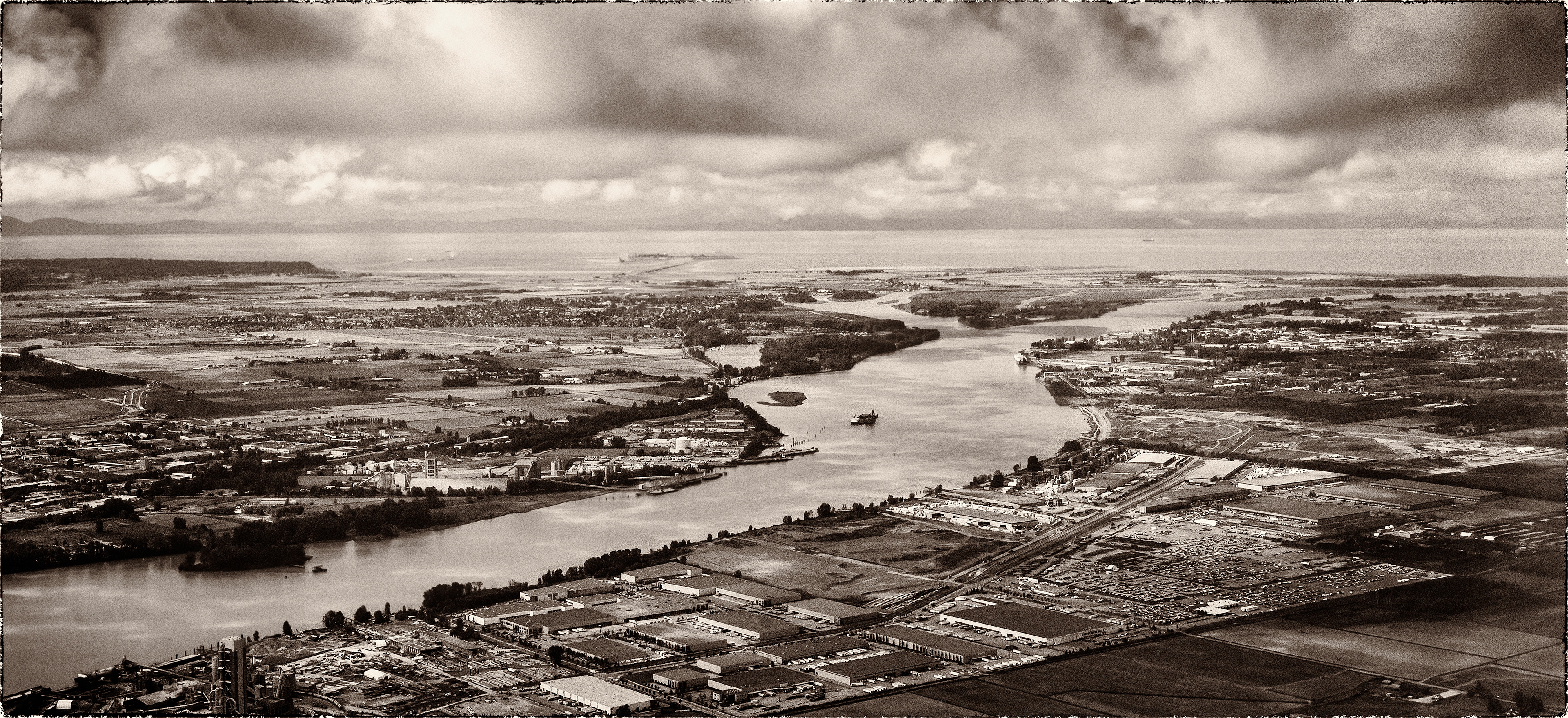 PH1751a - 6478 Approaching Vancouver above Fraser River Delta