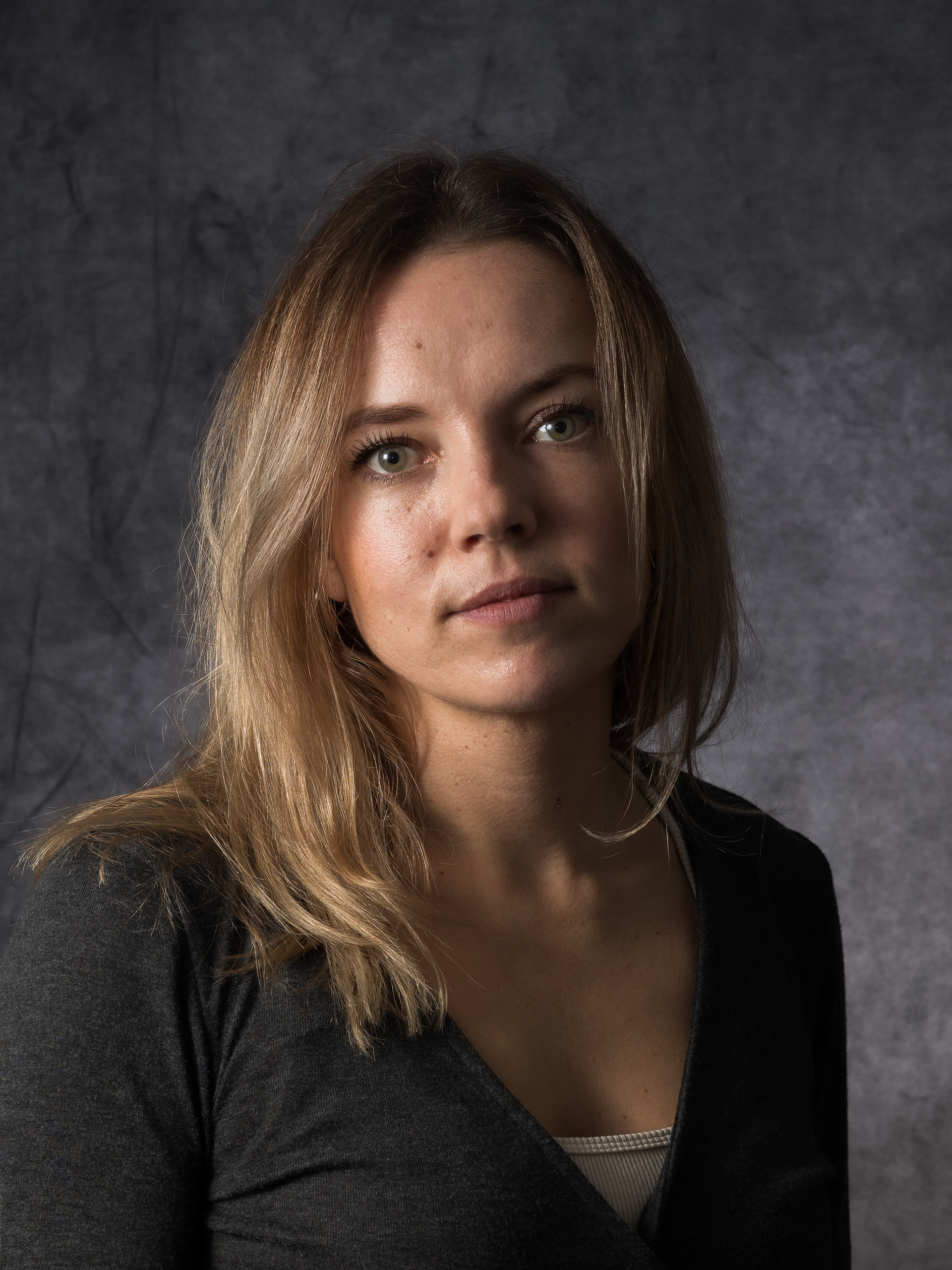 Cari Hansen headshot